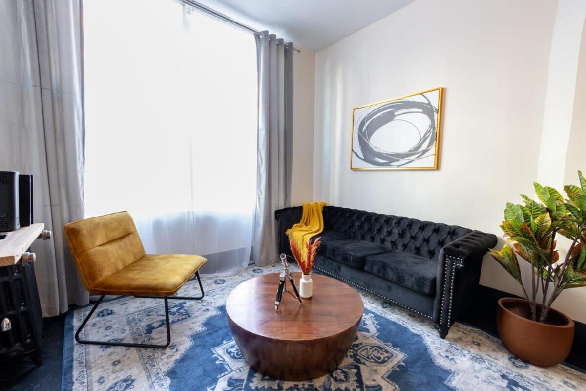 E10-1 Designer East Village Townhouse 1br Apartamento