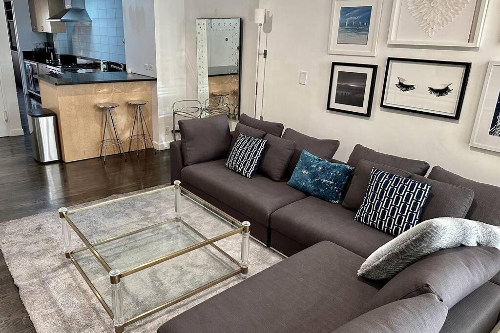 Private Townhome Near Un Hébergement de vacances