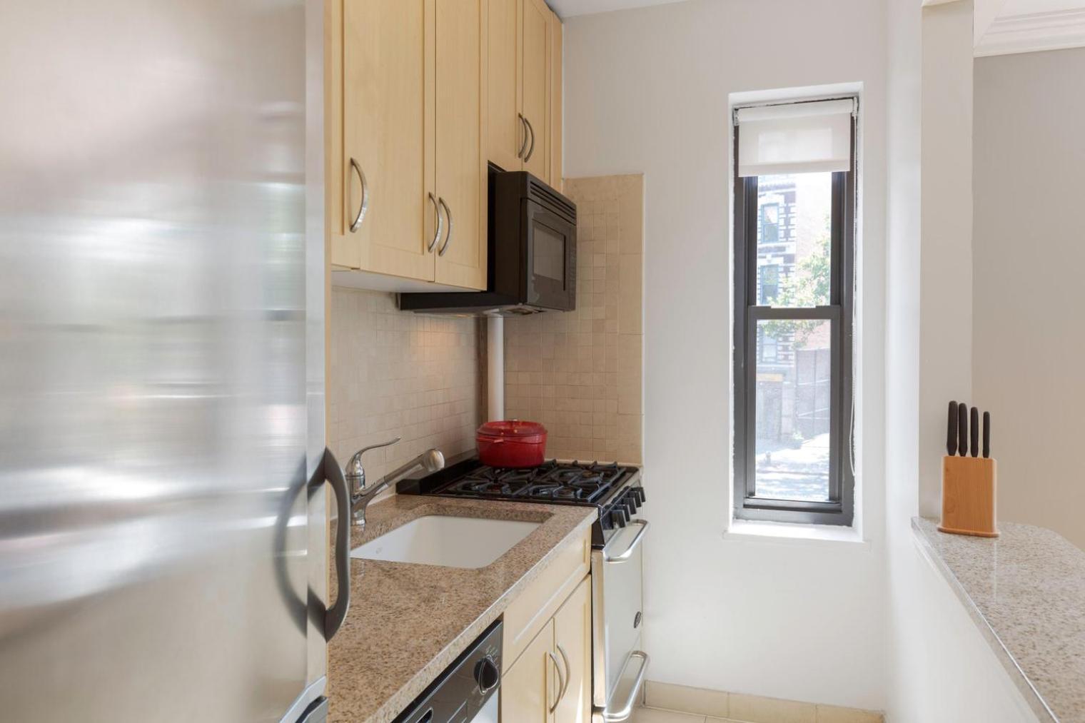 Gorgeous Roomy W Village 1br W Doorman Nyc-131