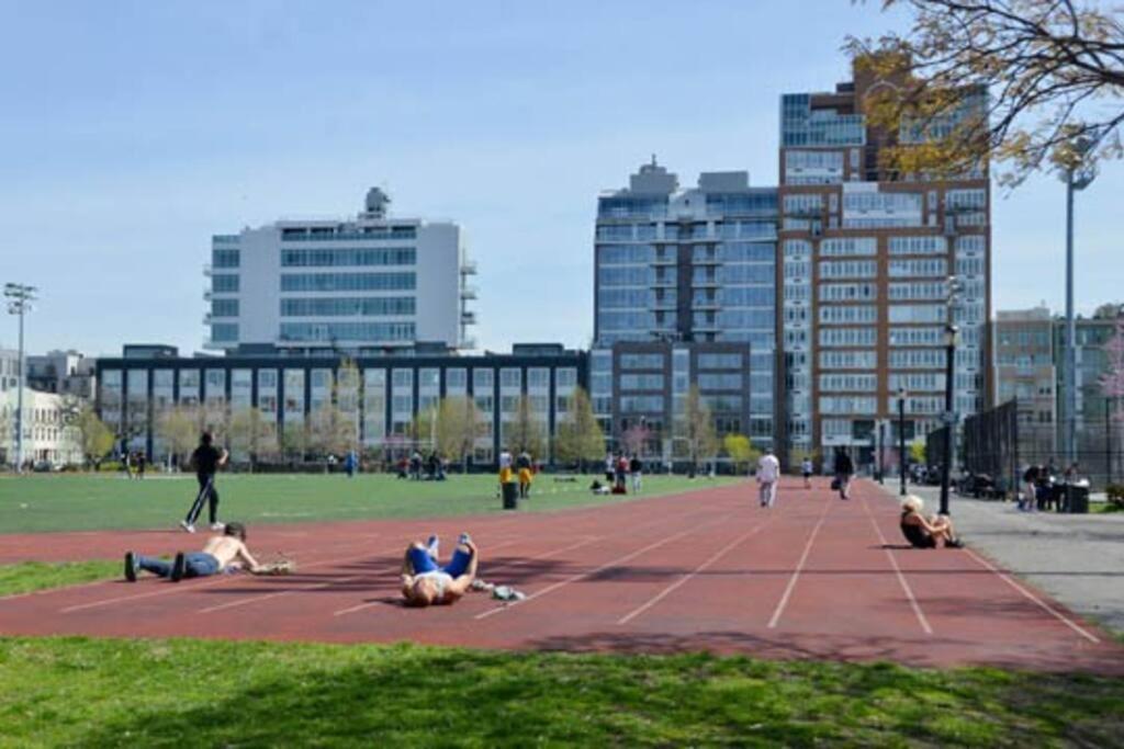Free Parking - Sailor Moon Art Hse Williamsburg Vakantiehuis *