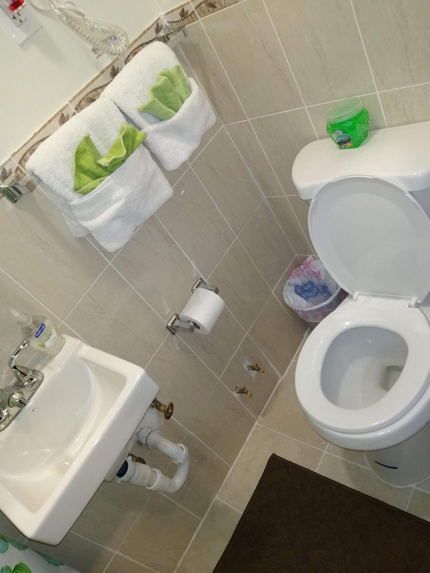 Two Bedroom - North East Bronx Appartement New York