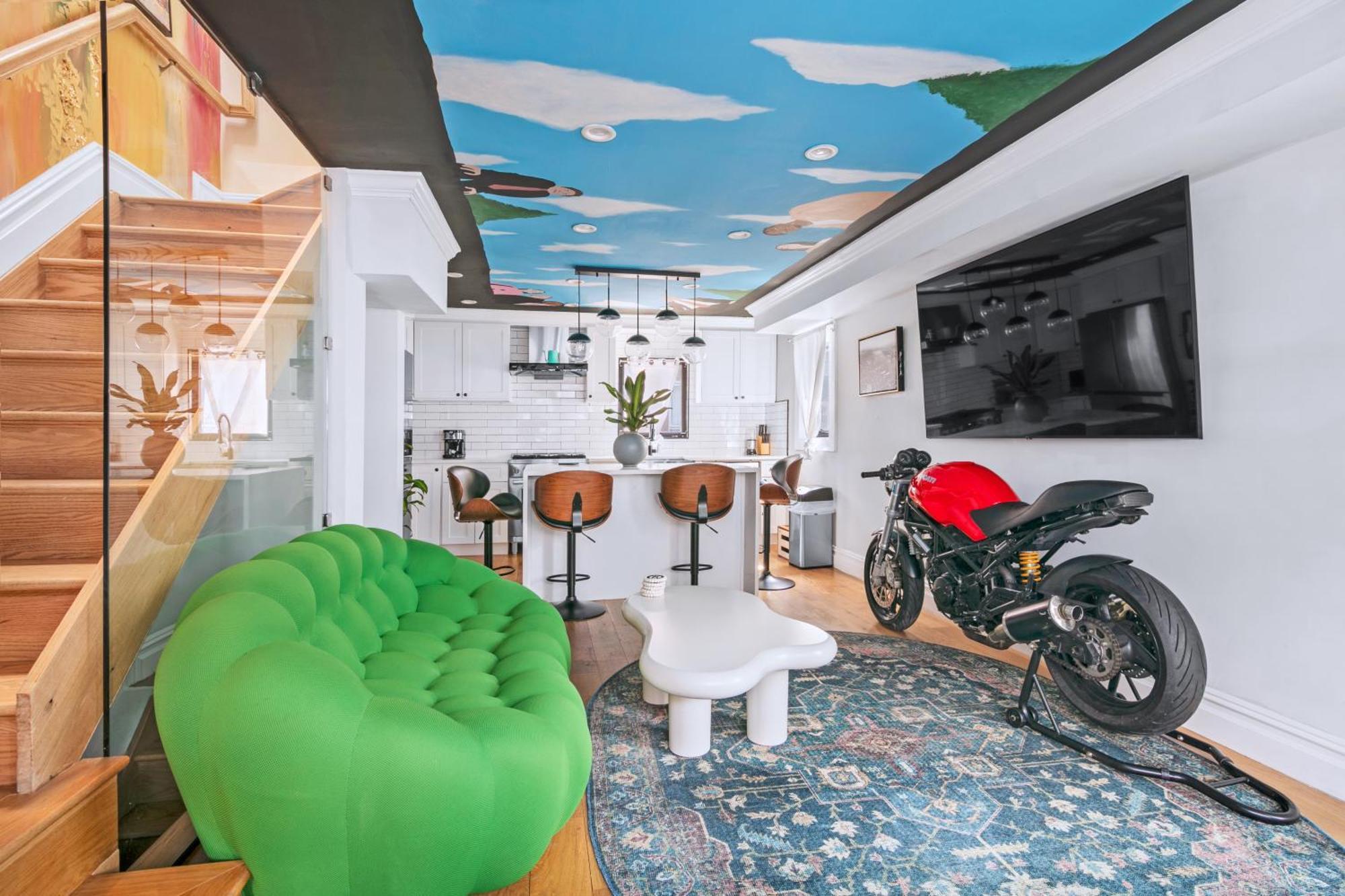 Free Parking - Sailor Moon Art Hse Williamsburg Vakantiehuis *