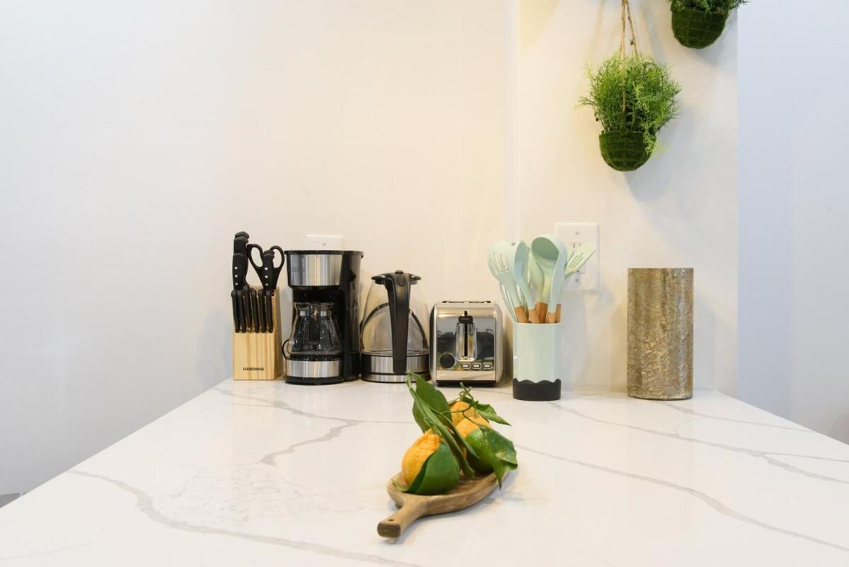 1597-9 Renovated Prime Ues Wd In Unit * New York City