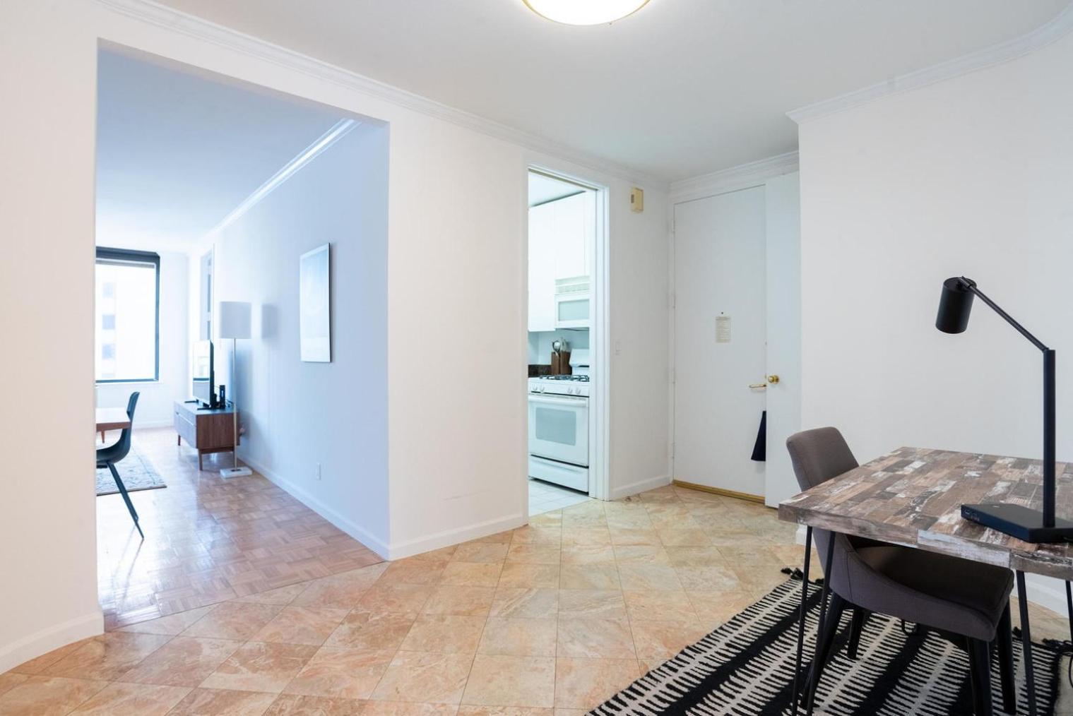 Midtown East 2br W Doorman Gym Nr Bloomingdales Nyc-1352 Lejlighed *