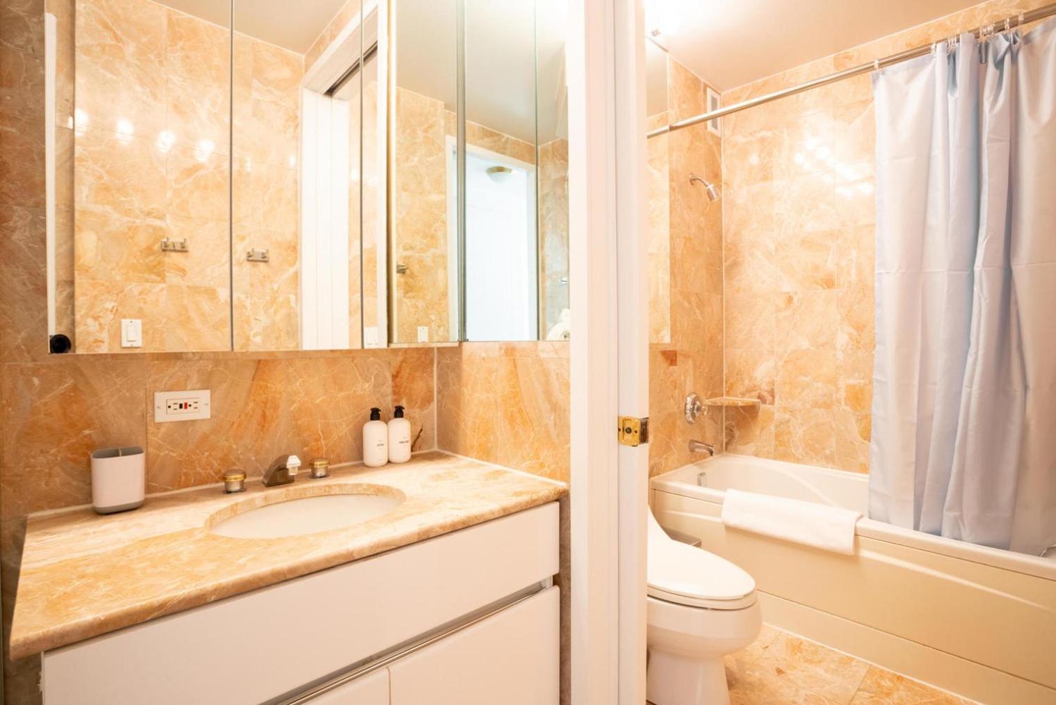 Midtown East 2br W Doorman Gym Nr Bloomingdales Nyc-1352 Lejlighed New York
