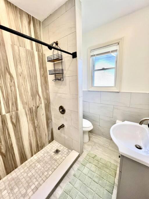 Modern - 3 Bedrooms, 2 Bathrooms Appartement *