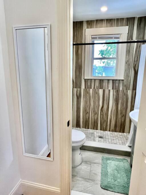 Modern - 3 Bedrooms, 2 Bathrooms Appartement