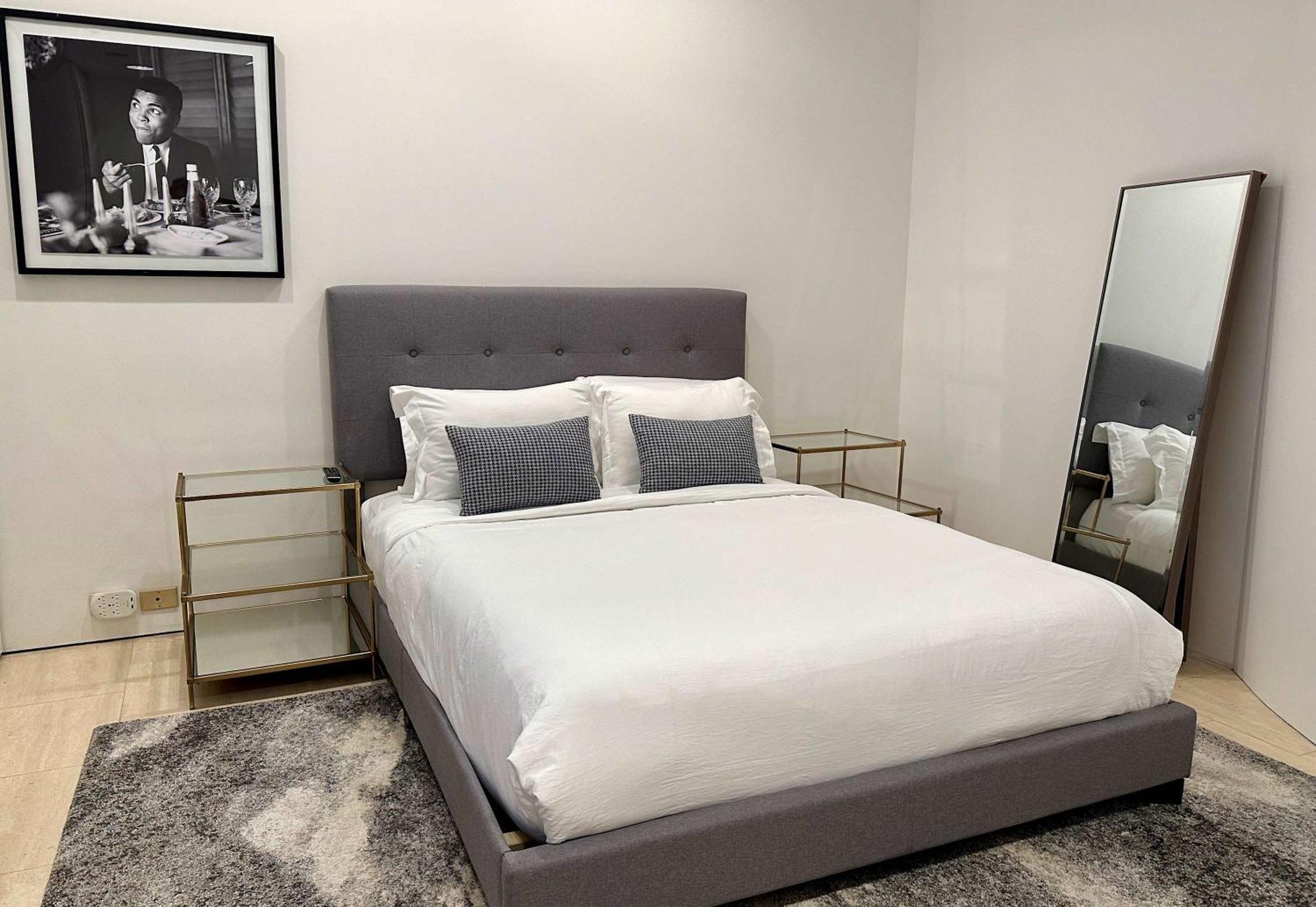 Private Townhome Near Un Hébergement de vacances New York