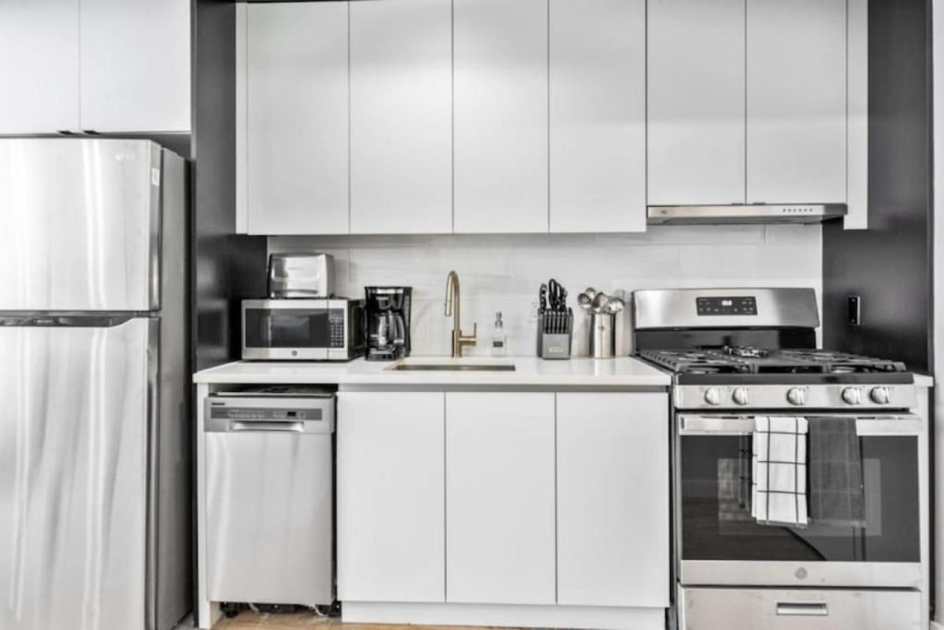 Luxe Studio With Charming Juliet Balcony Appartement *