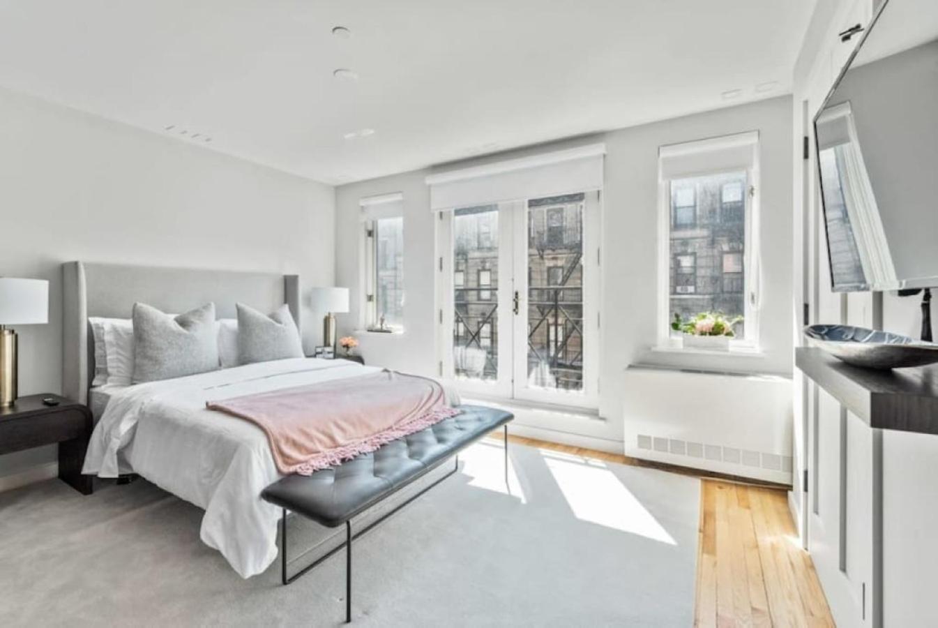 Appartement Luxe Studio With Charming Juliet Balcony