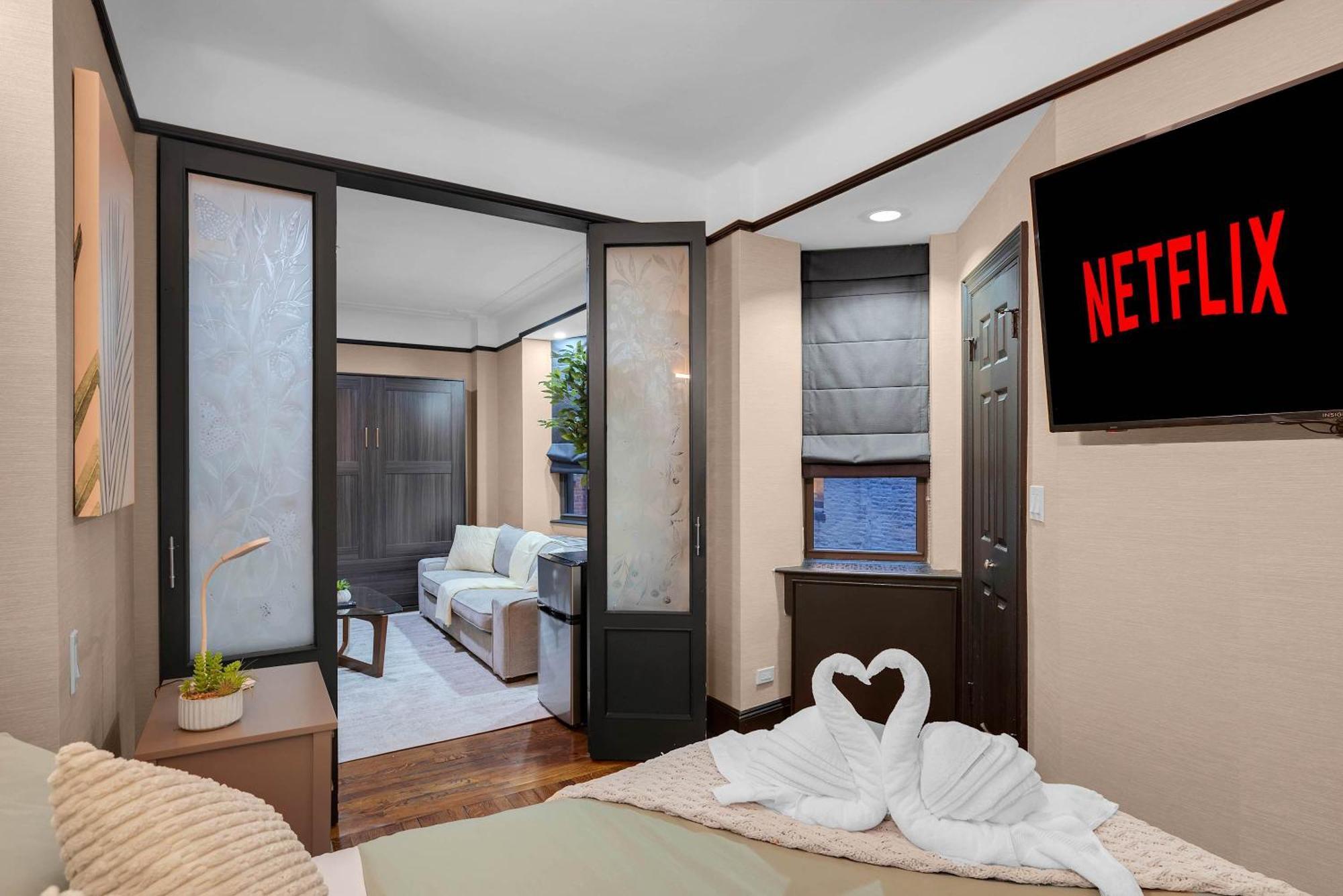 Centrally Located 2 Bdr W Gym & Appartement *