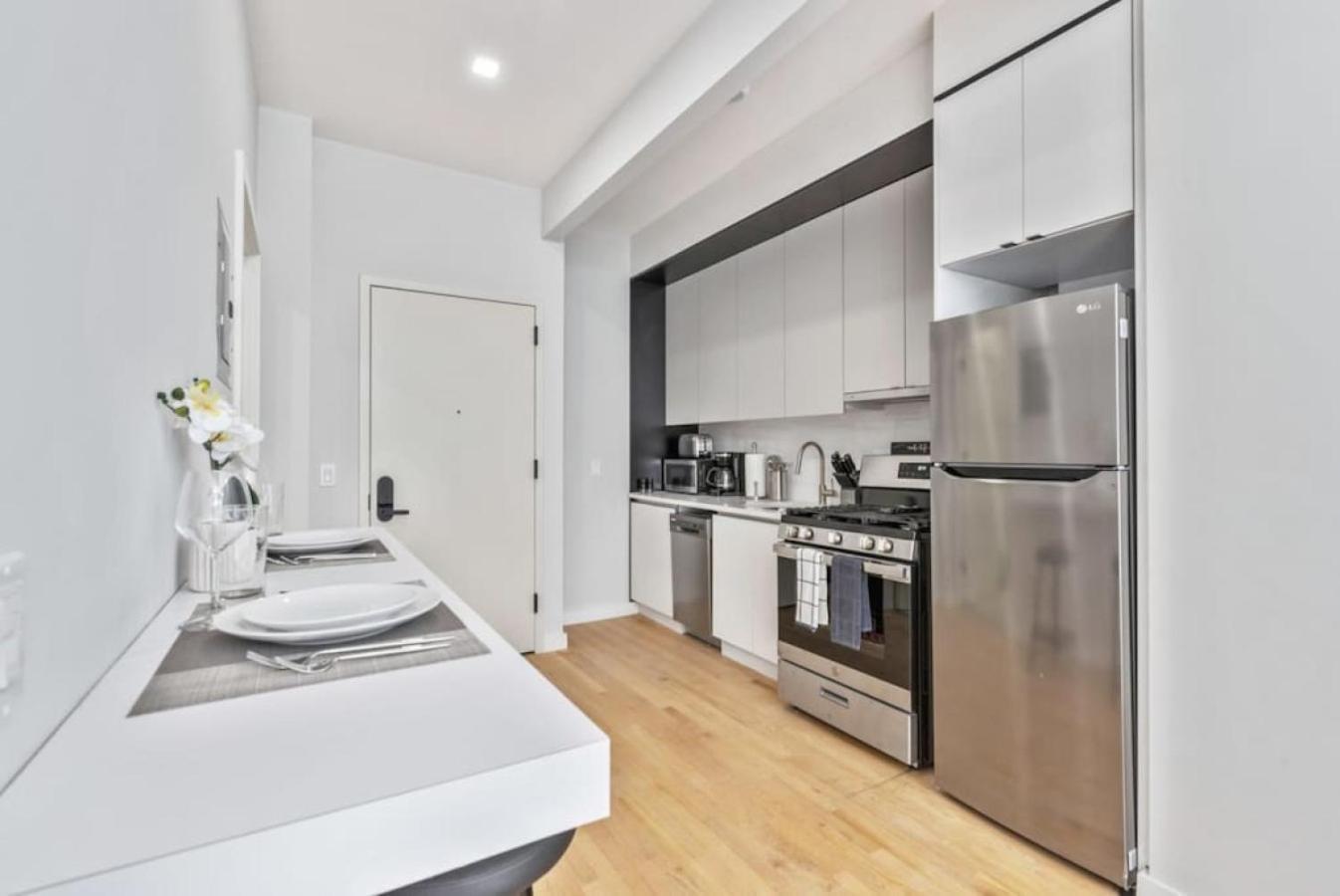Apartamento Studio W Charming Juliet Balcony In Upper East Nueva York