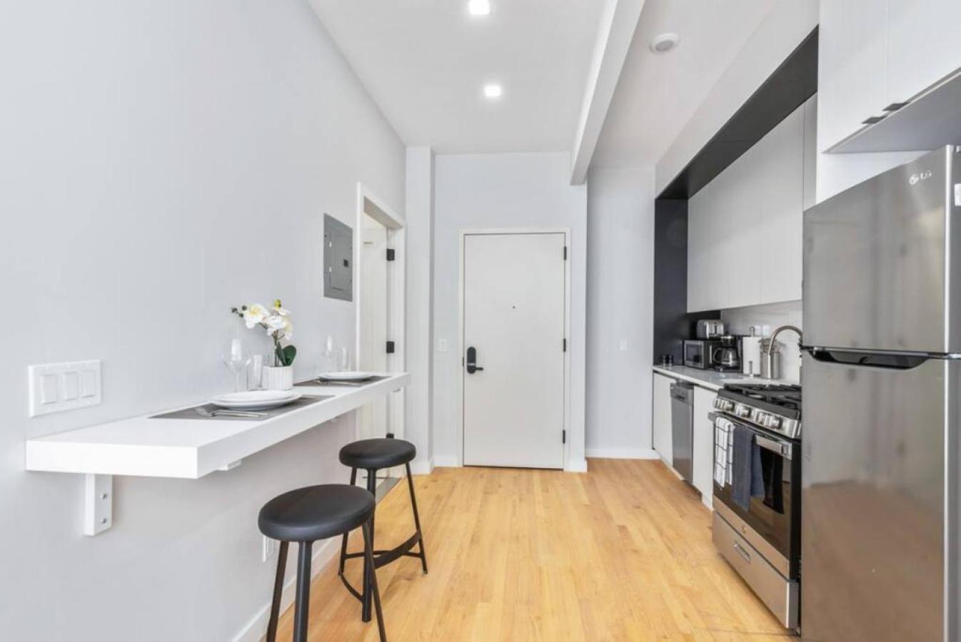 Studio W Charming Juliet Balcony In Upper East Apartamento