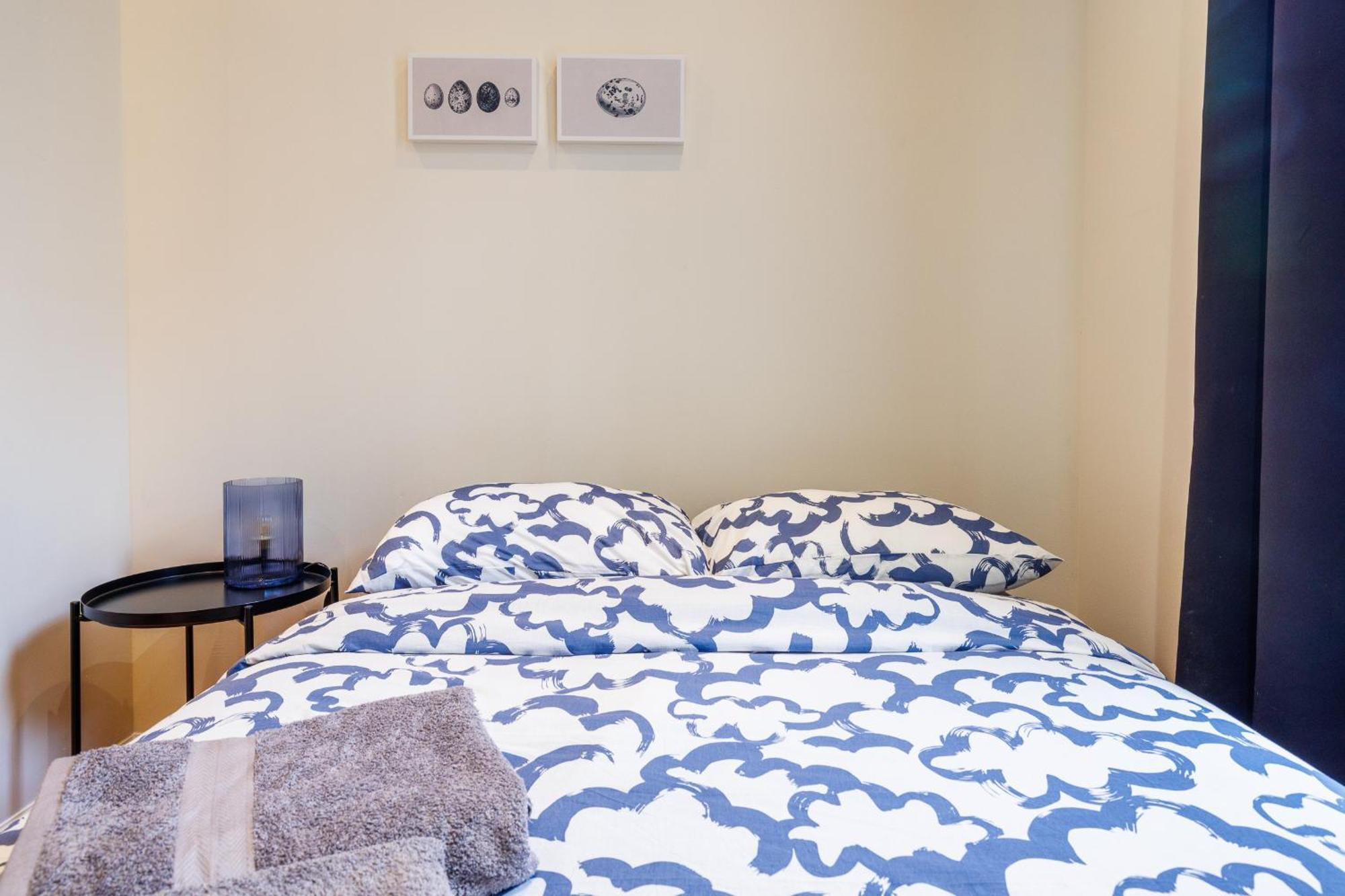 Enjoy Easy Access To The Heart Of Uws Apartment *