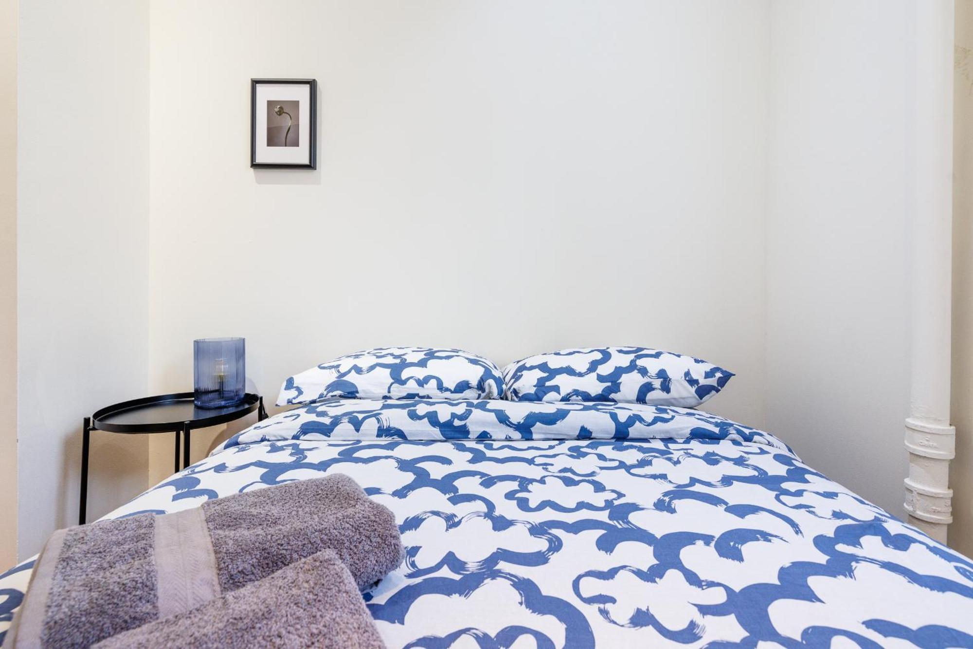 Enjoy Easy Access To The Heart Of Uws Apartment *