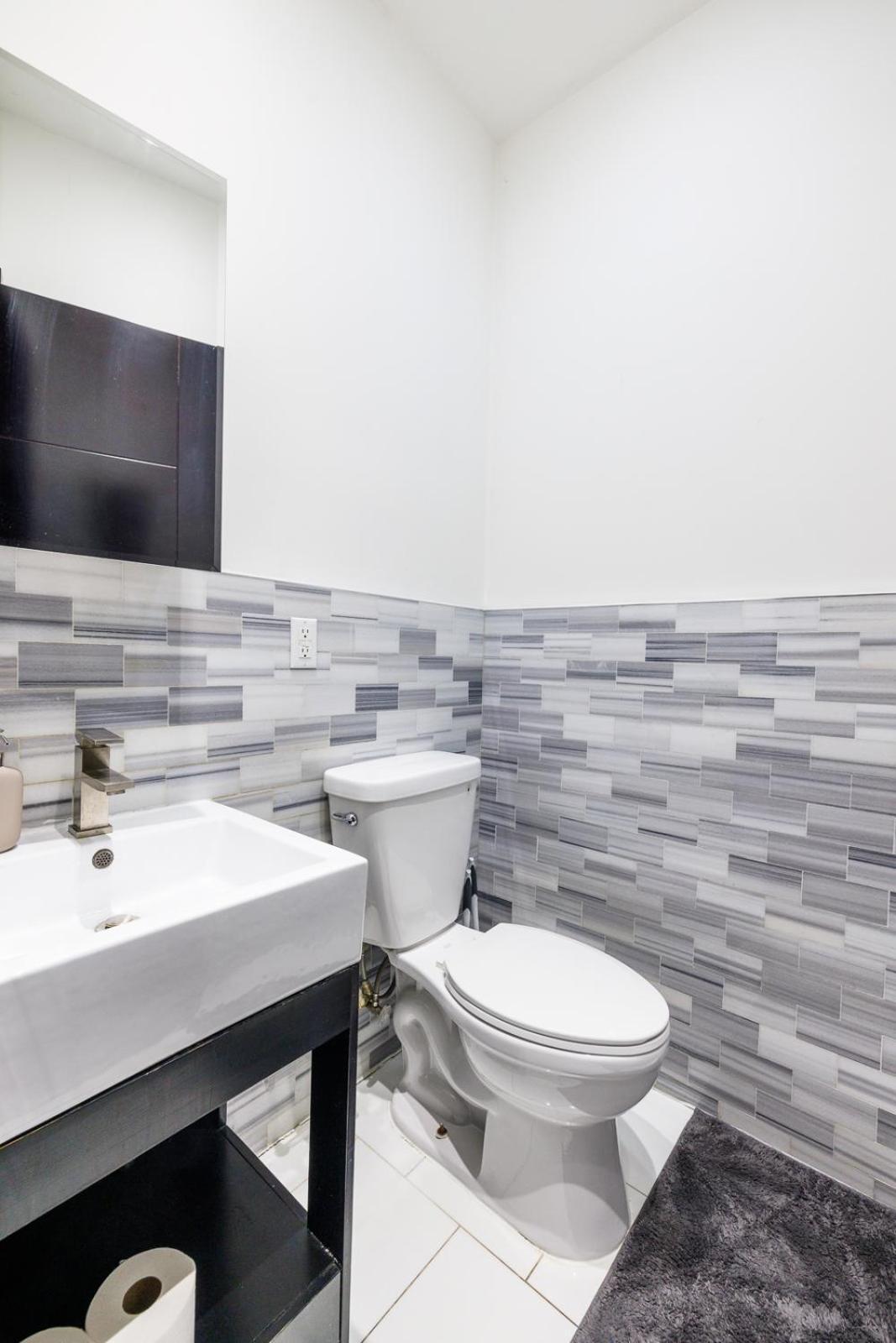 Apartment Enjoy Easy Access To The Heart Of Uws New York