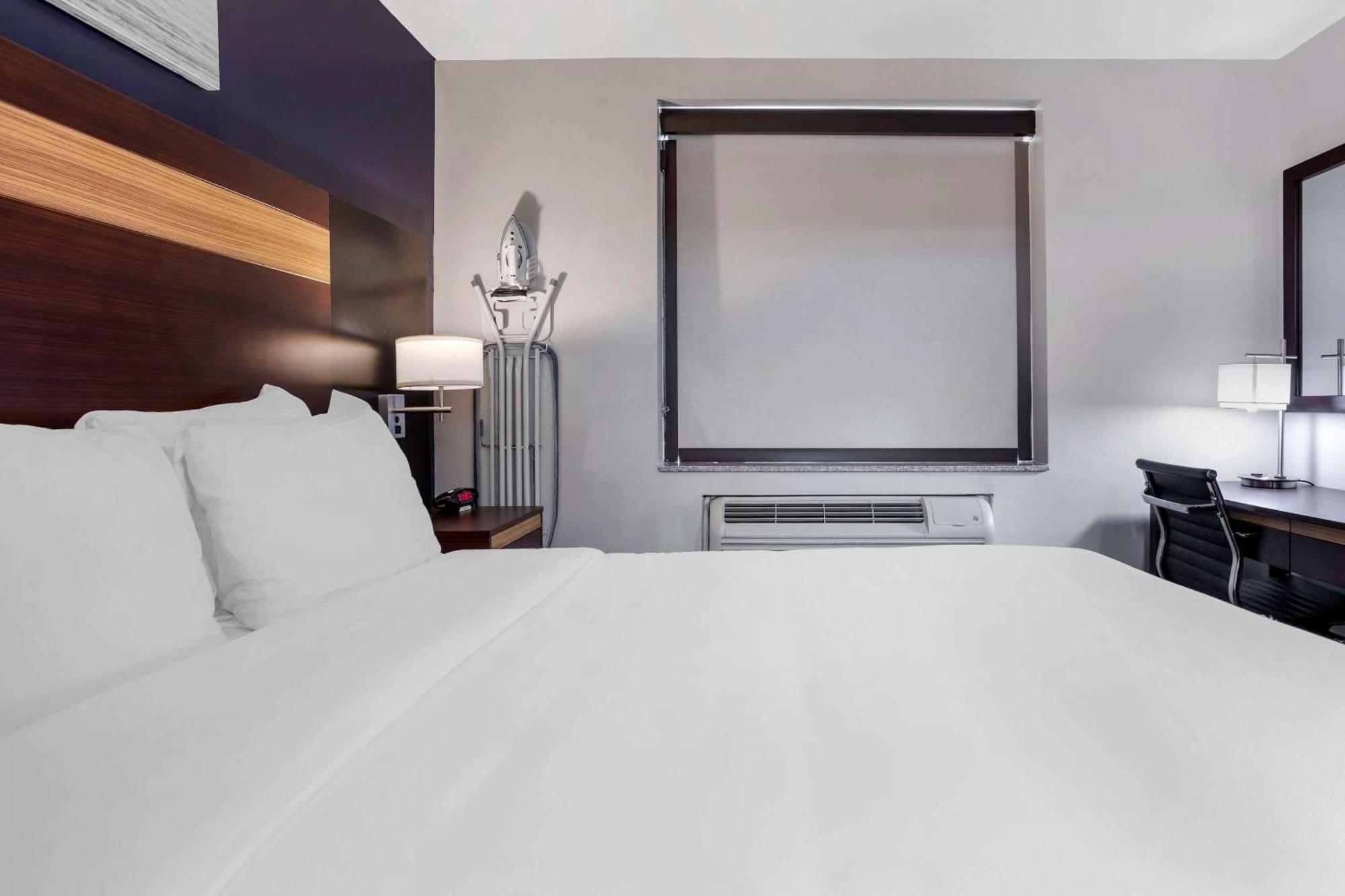 Hotel Avion Near Lga Airport, Ascend Collection 3*