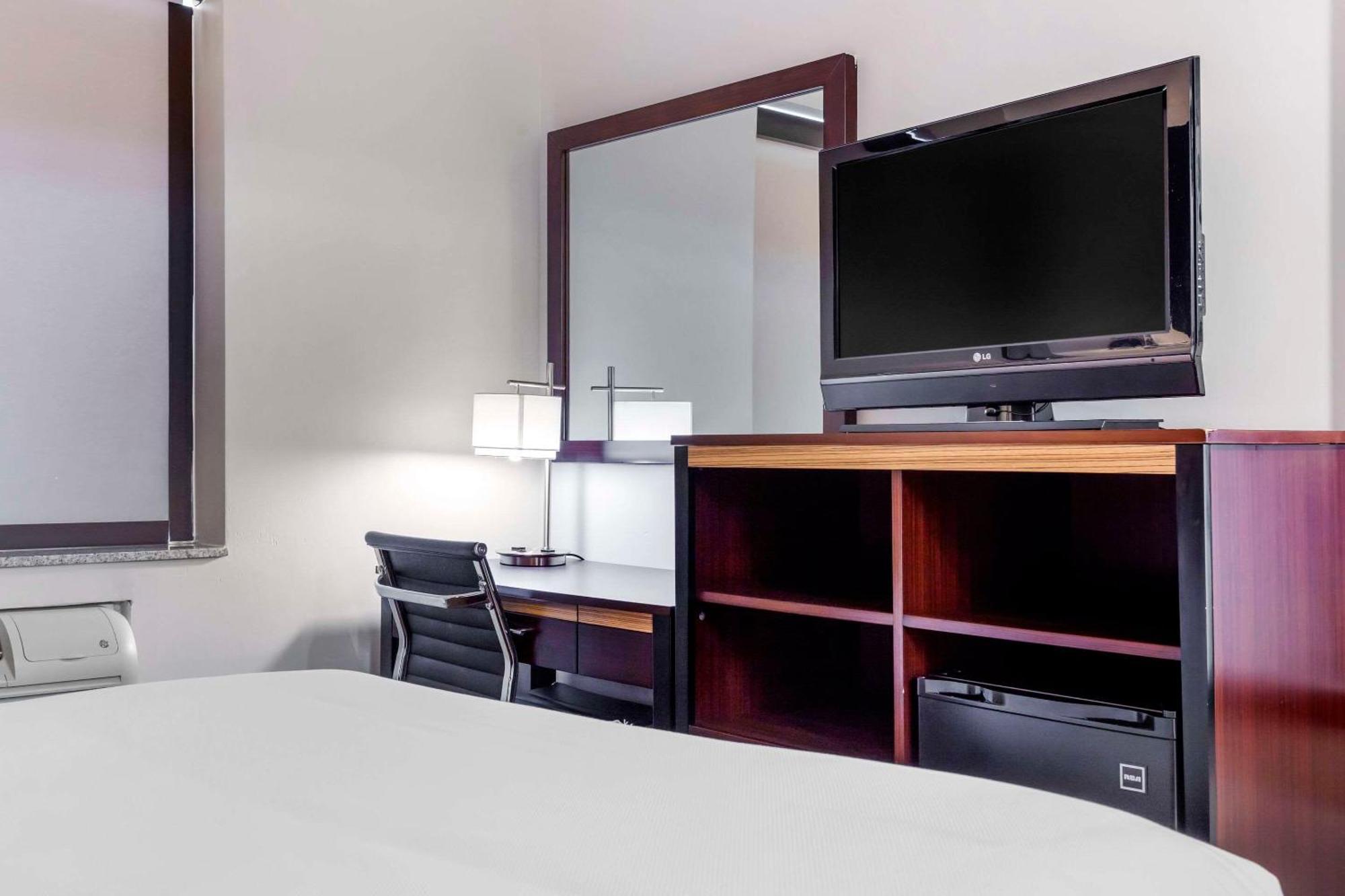 Avion Near Lga Airport, Ascend Collection Hotel