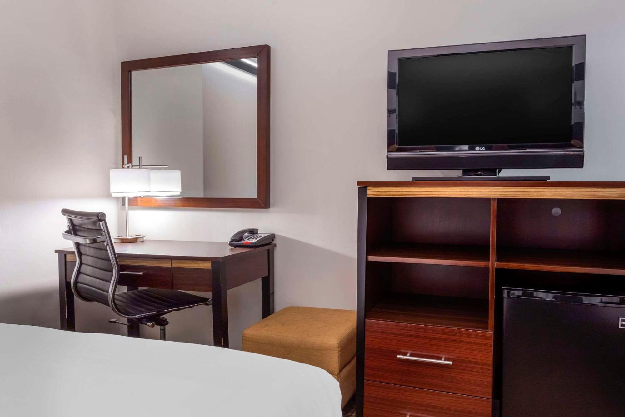 Hotel Avion Near Lga Airport, Ascend Collection 3*