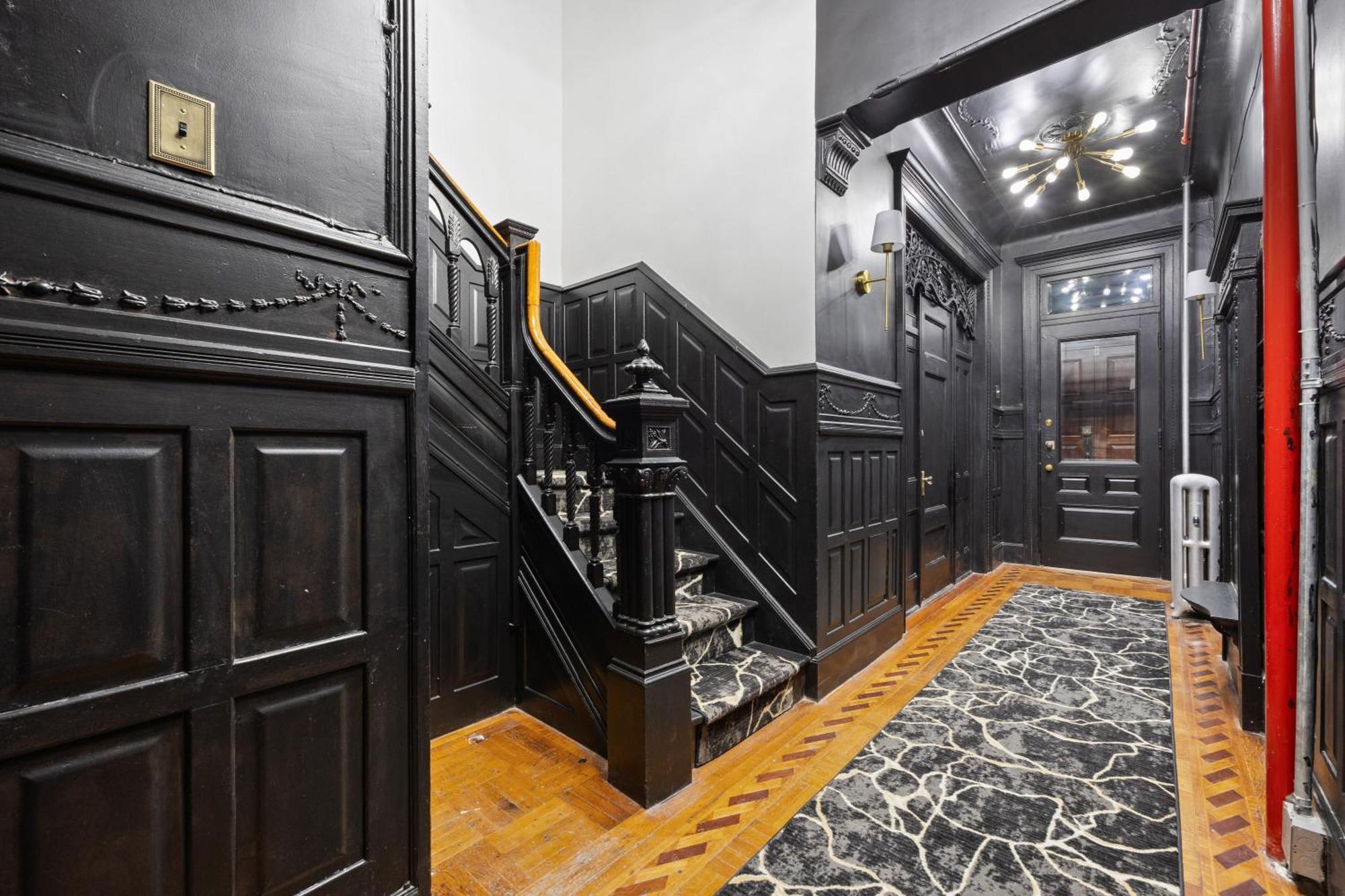 Artful 3 Bdr And Private Patio Near Subway And Stadium At 