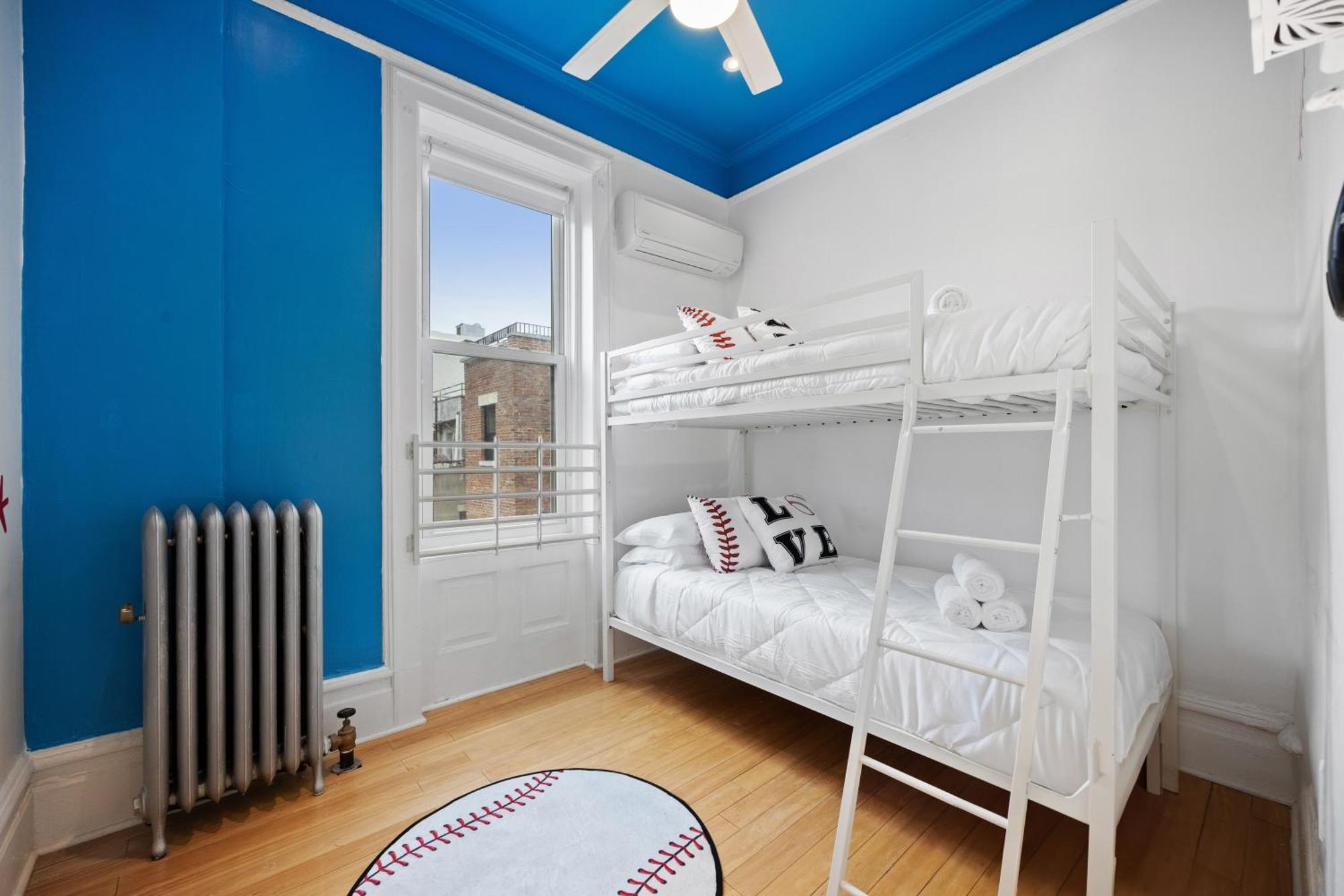 Artful 3 Bdr And Private Patio Near Subway And Stadium At 