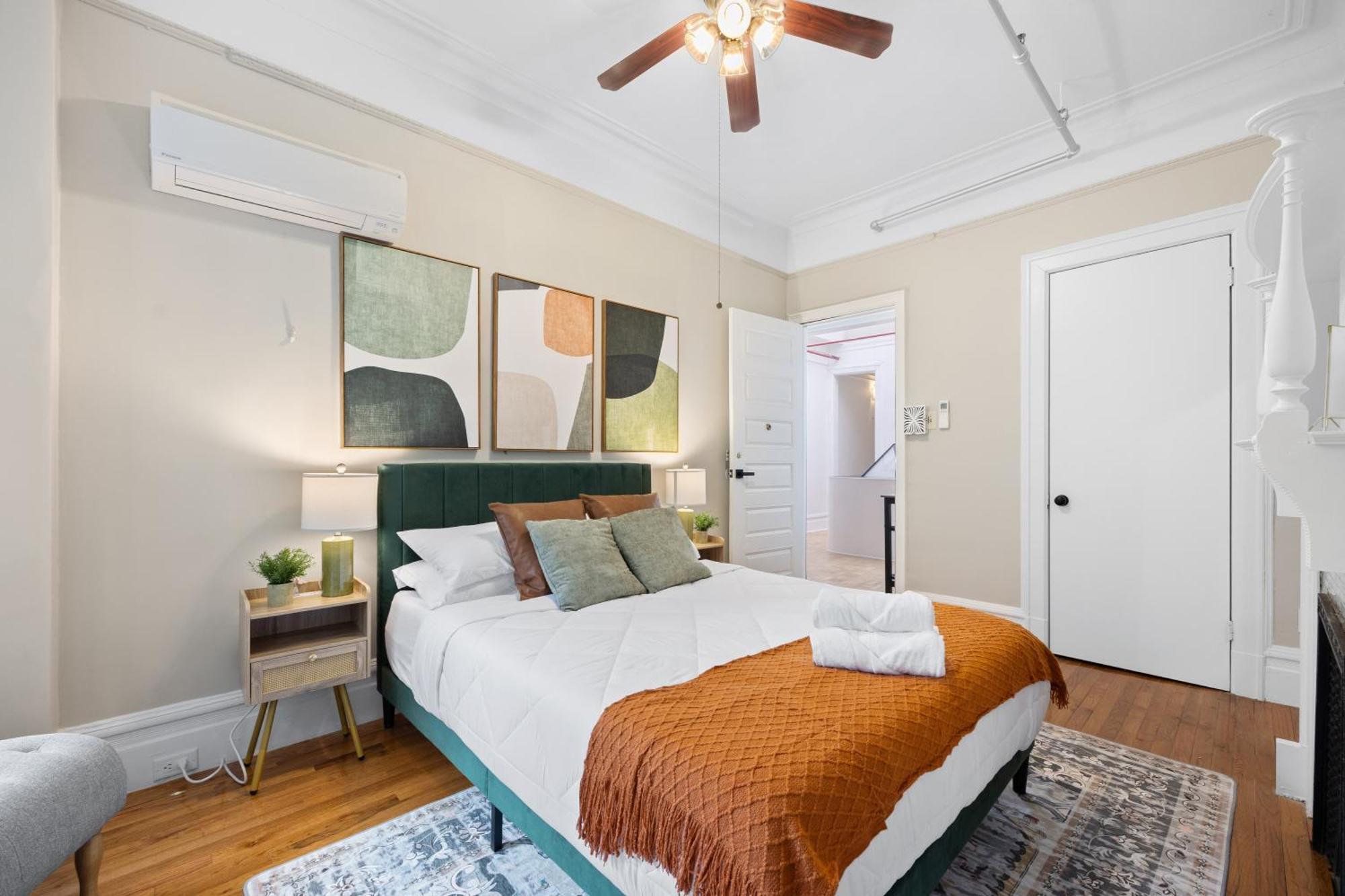 Artful 3 Bdr And Private Patio Near Subway And Stadium At 