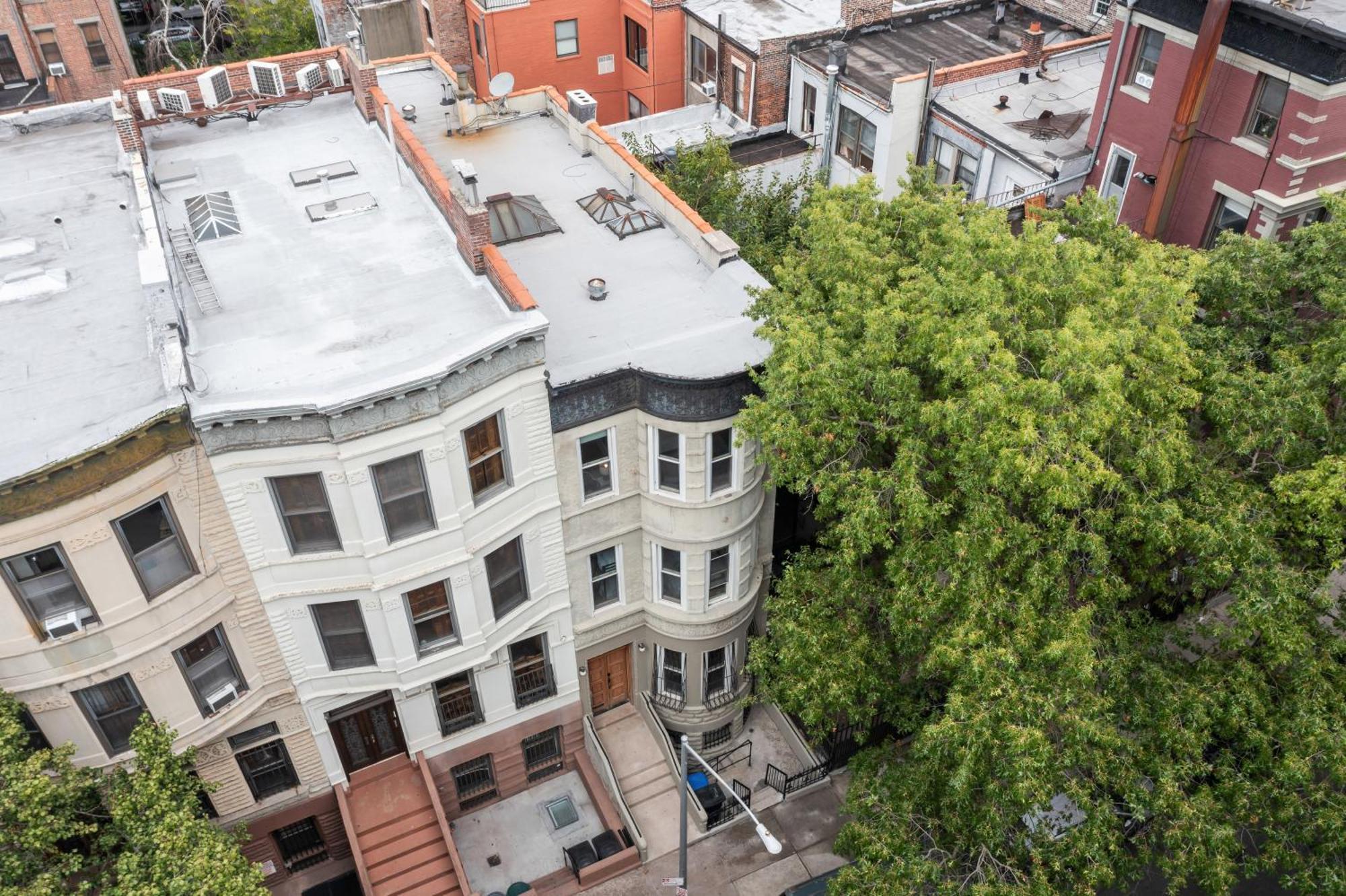 Artful 3 Bdr And Private Patio Near Subway And Stadium At 