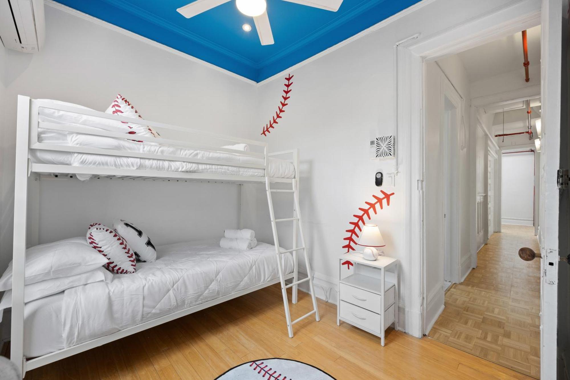 Artful 3 Bdr And Private Patio Near Subway And Stadium At 