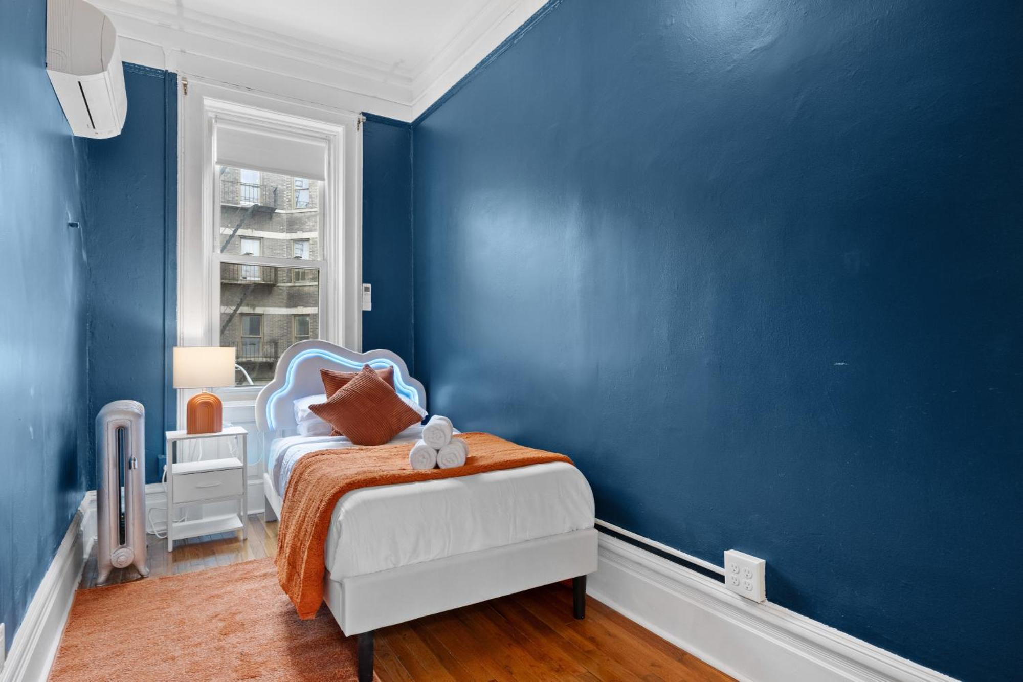 Artful 3 Bdr And Private Patio Near Subway And Stadium At 