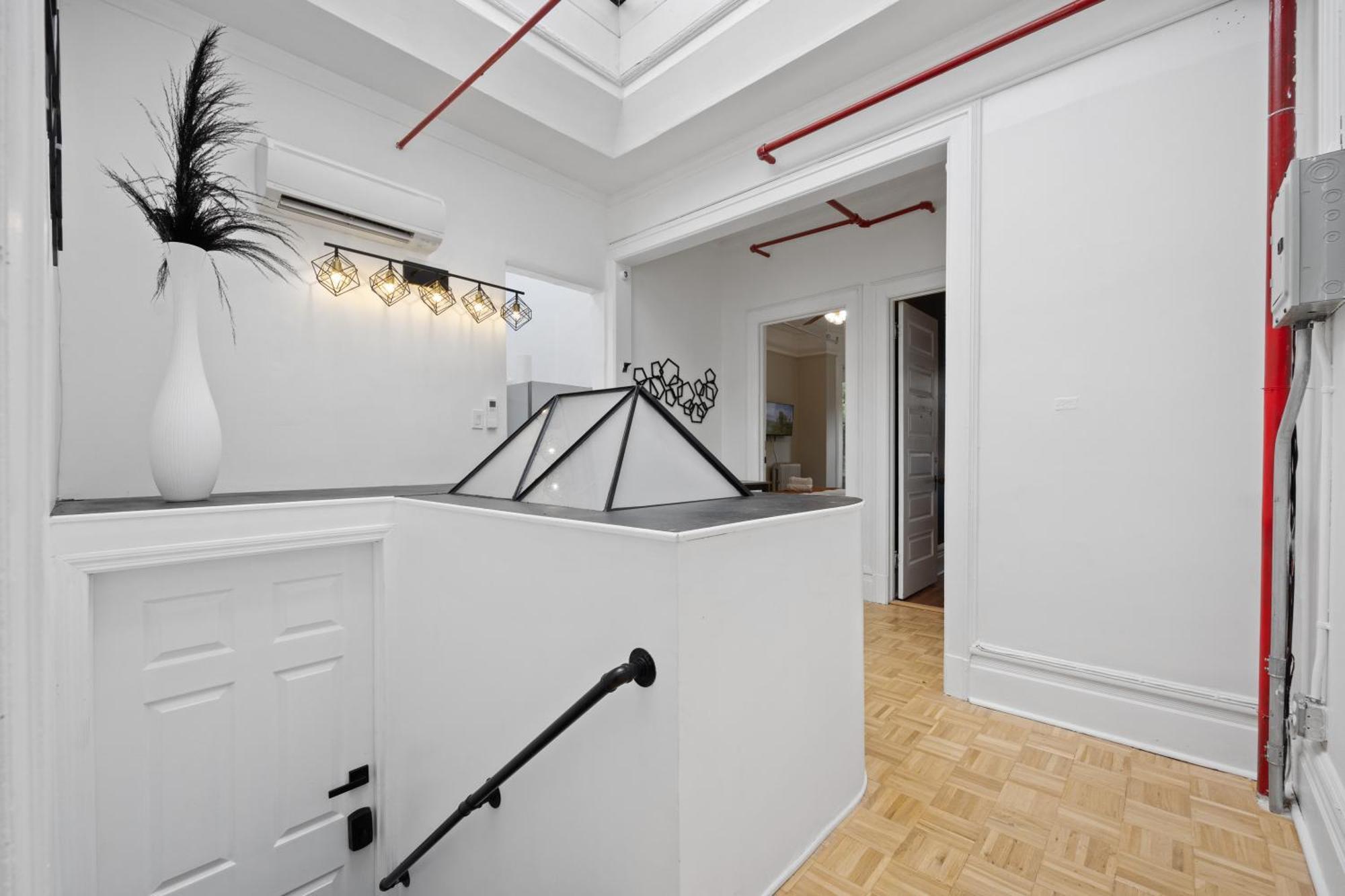 Hébergement de vacances Artful 3 Bdr And Private Patio Near Subway And Stadium At 