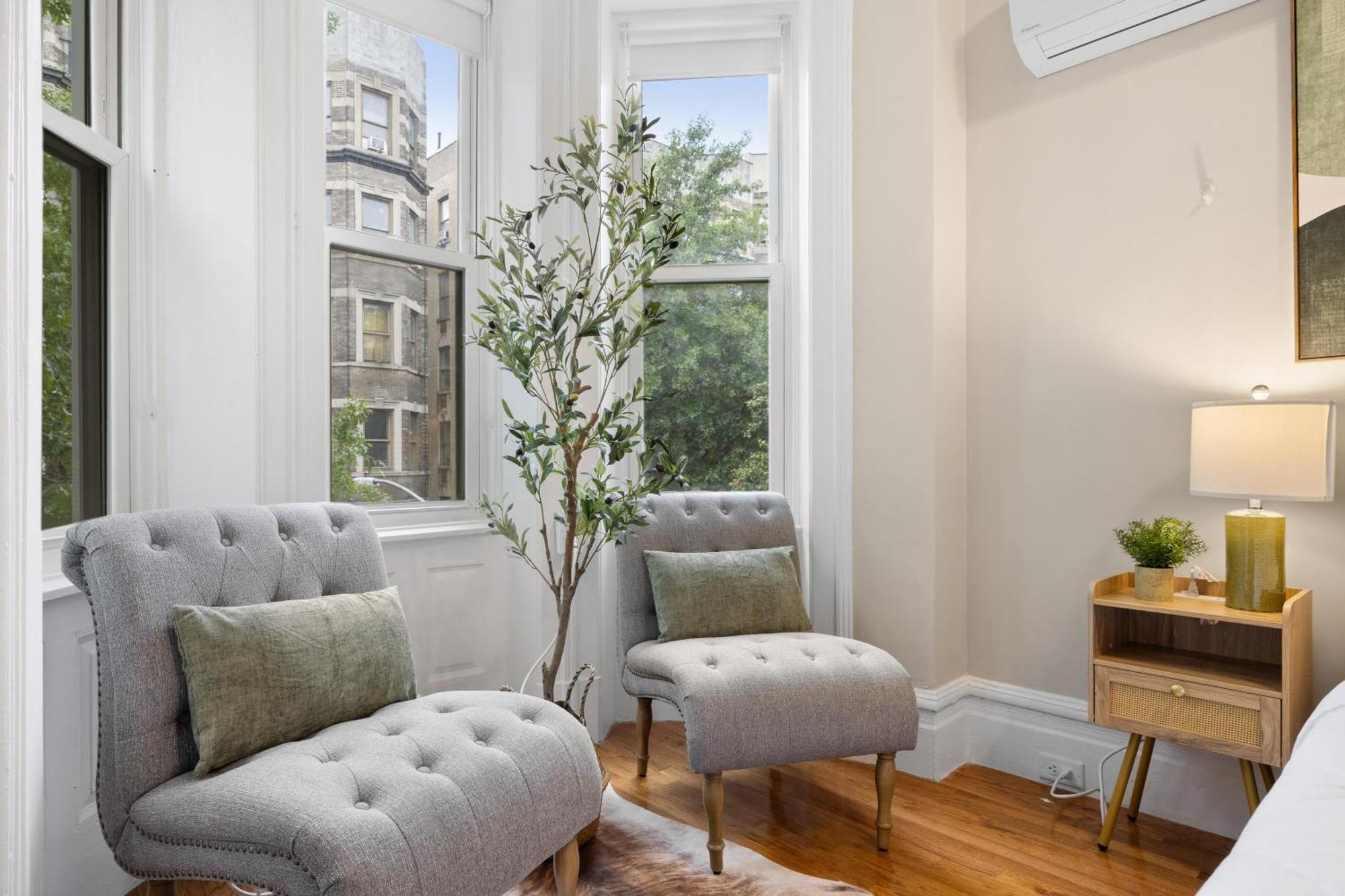 Hébergement de vacances Artful 3 Bdr And Private Patio Near Subway And Stadium At 