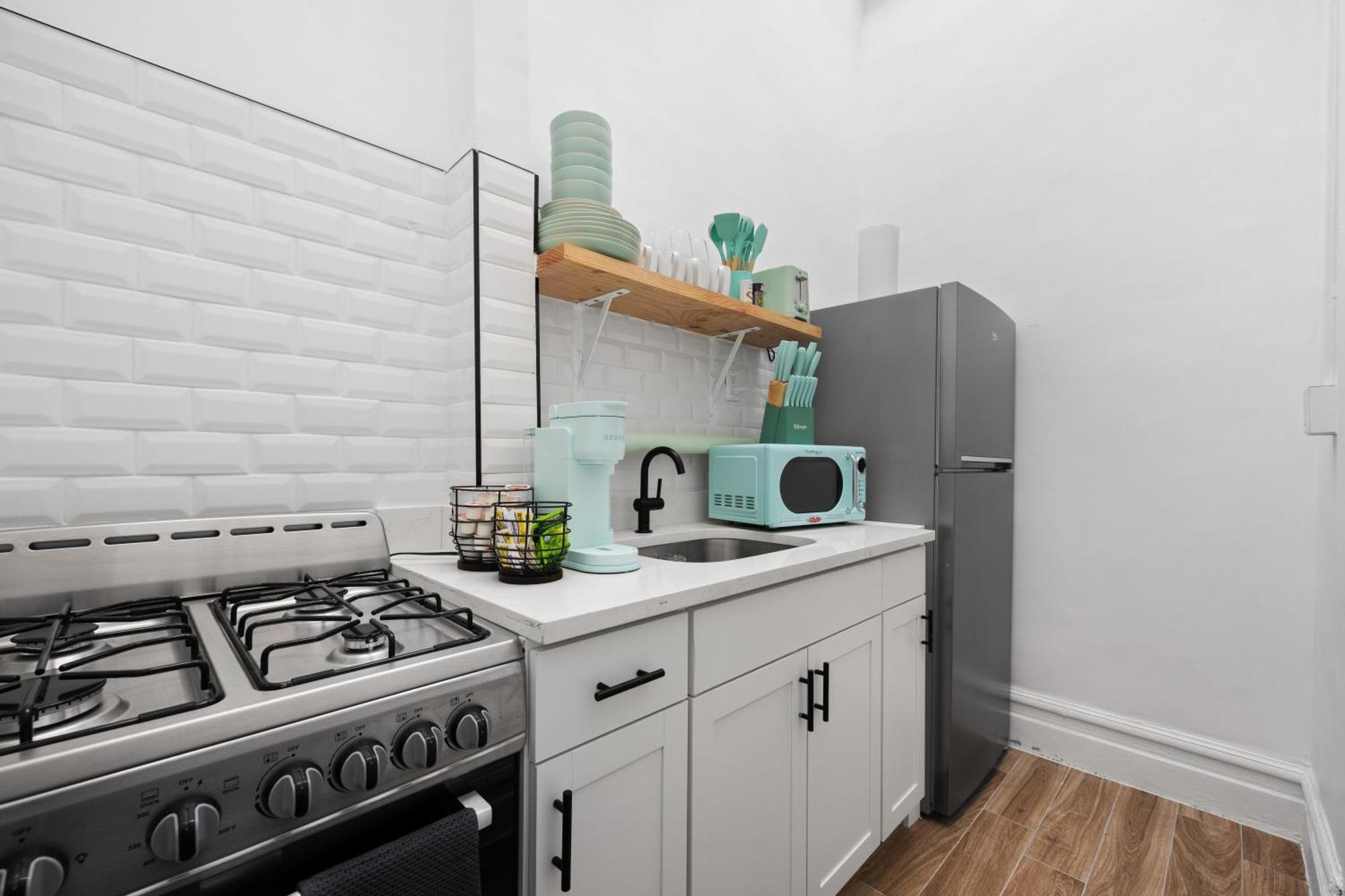 Artful 3 Bdr And Private Patio Near Subway And Stadium At 