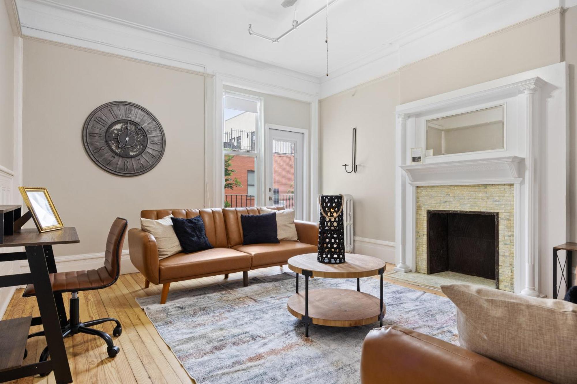 Artful 3 Bdr And Private Patio Near Subway And Stadium At 