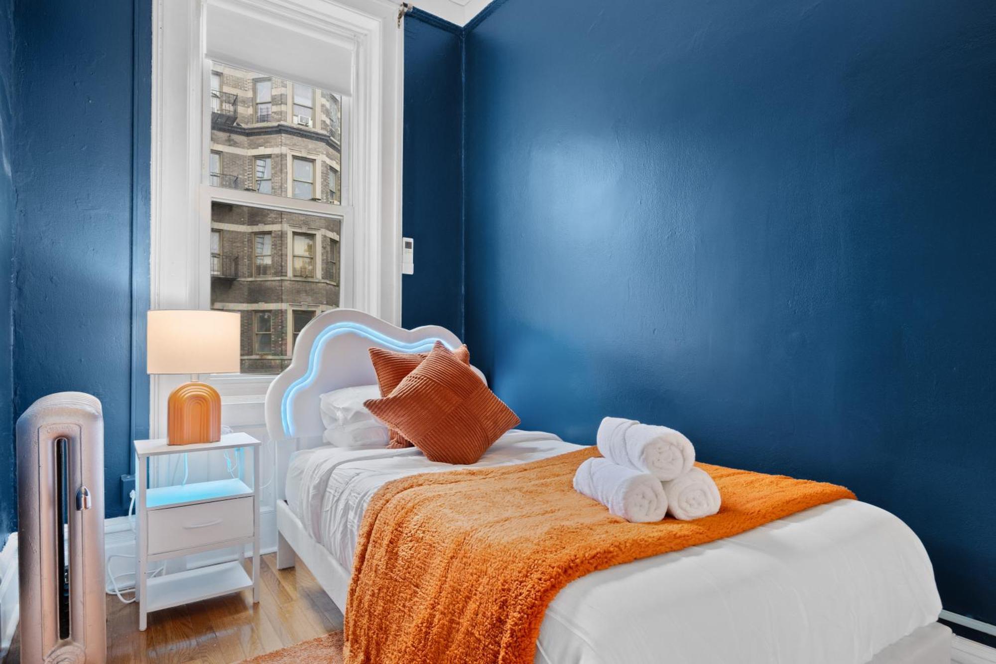 Hébergement de vacances Artful 3 Bdr And Private Patio Near Subway And Stadium At 