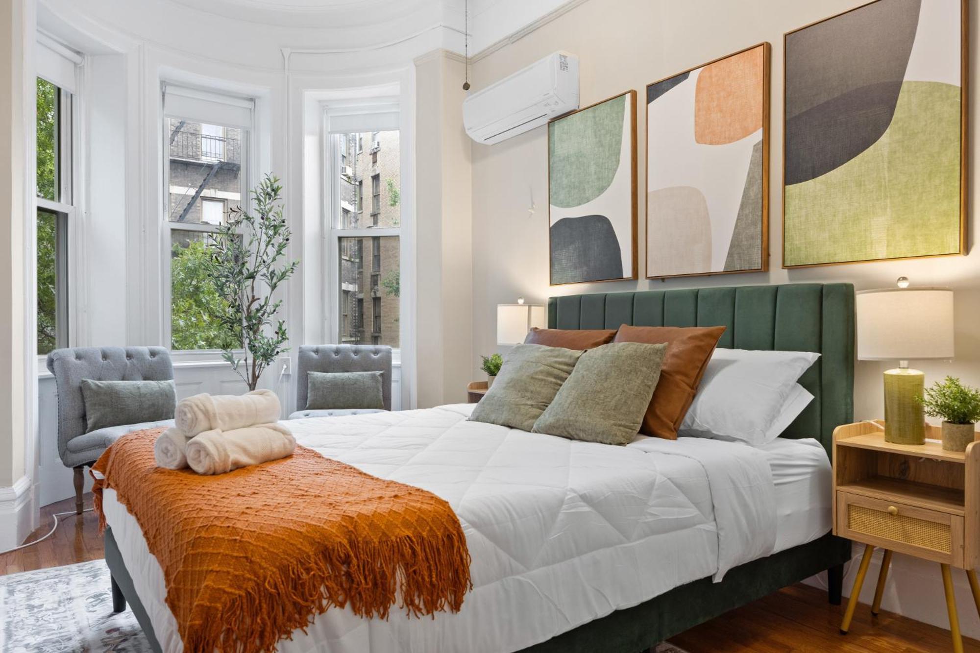 Artful 3 Bdr And Private Patio Near Subway And Stadium At 