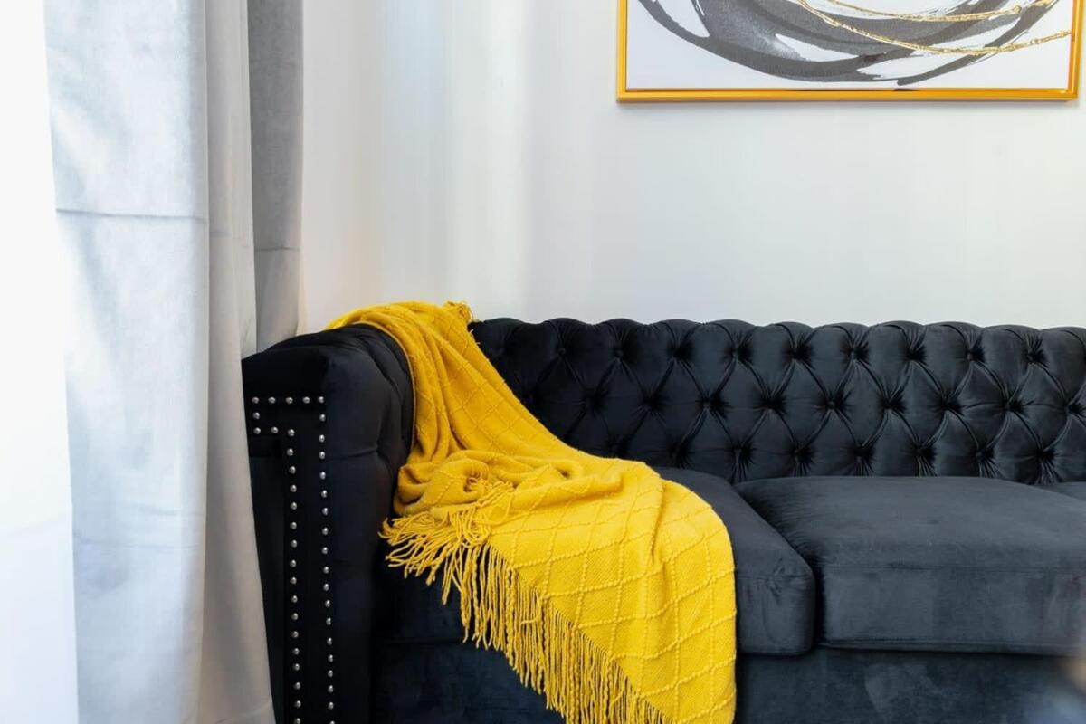 E10-1 Designer East Village Townhouse 1br Appartement