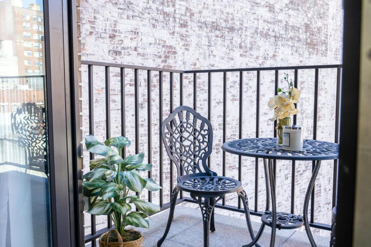 809-5b Luxury With A Private Balcony Apartment *