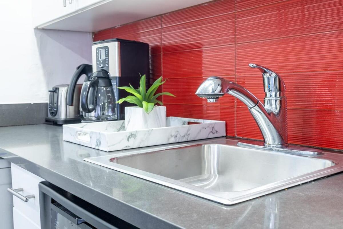 809-5b Luxury With A Private Balcony * New York