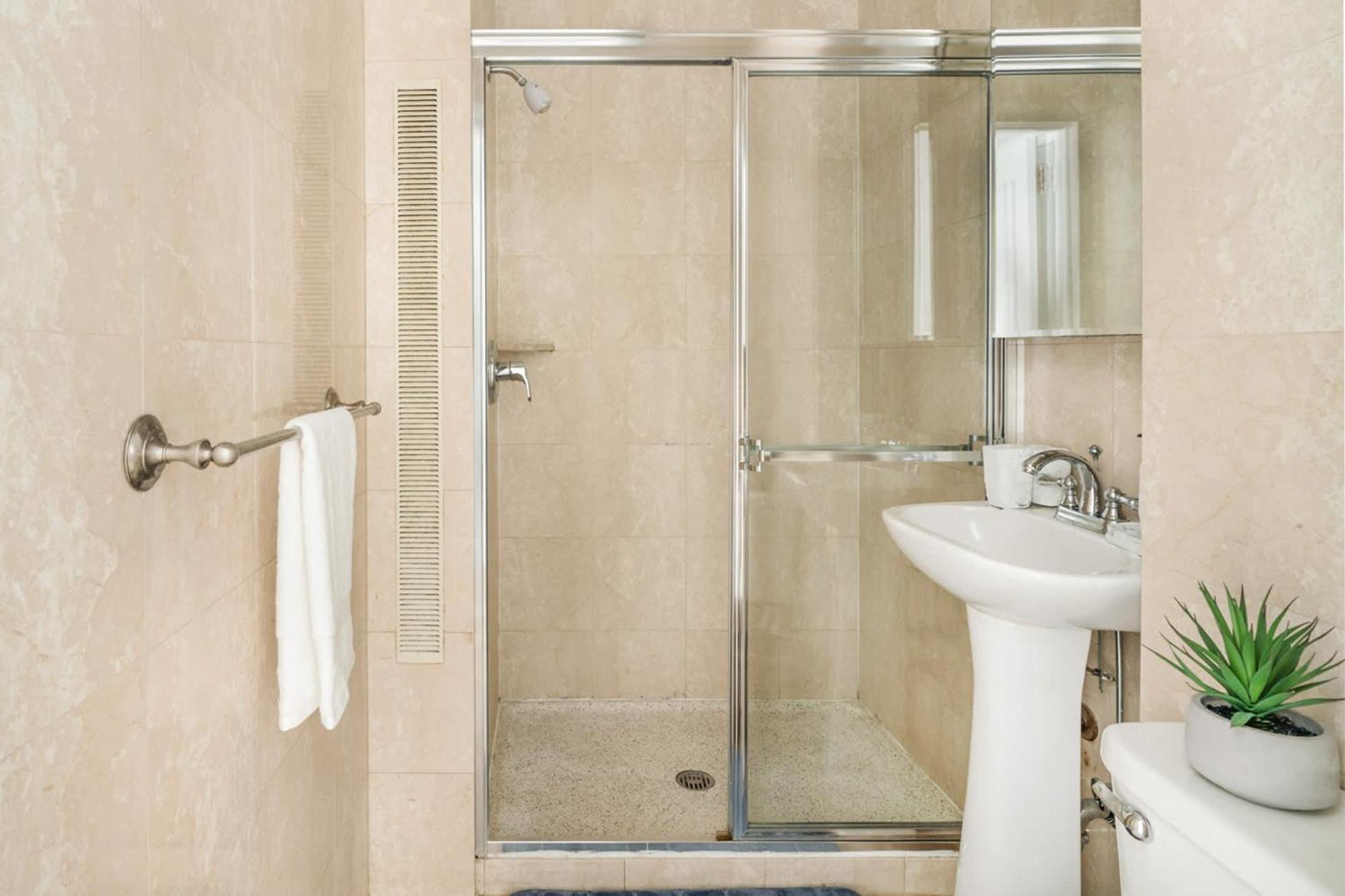 73-304 Newly Reno Uws Doorman Gym Laundry Appartement New York