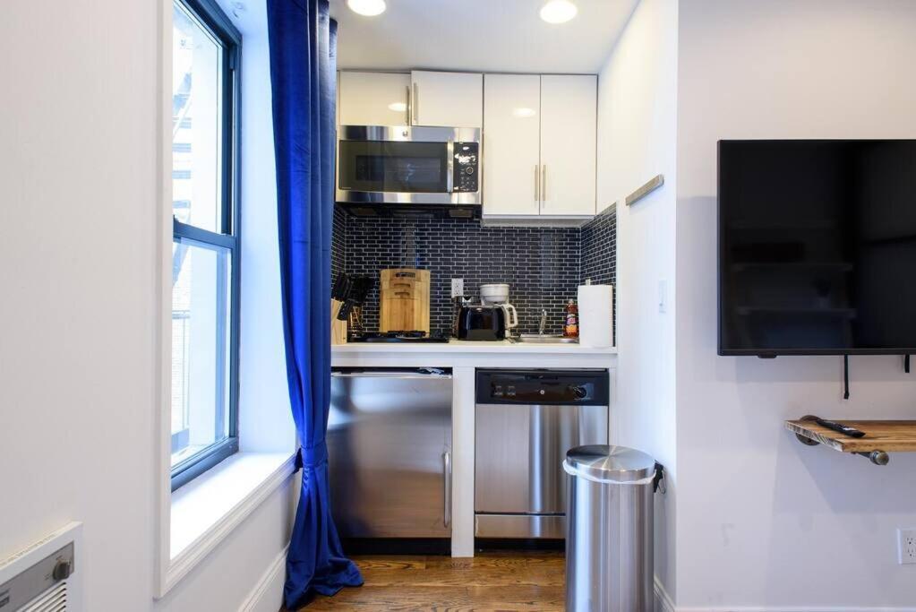 69-5a Celebrate The Season Modern Lower East Side 1br Lejlighed