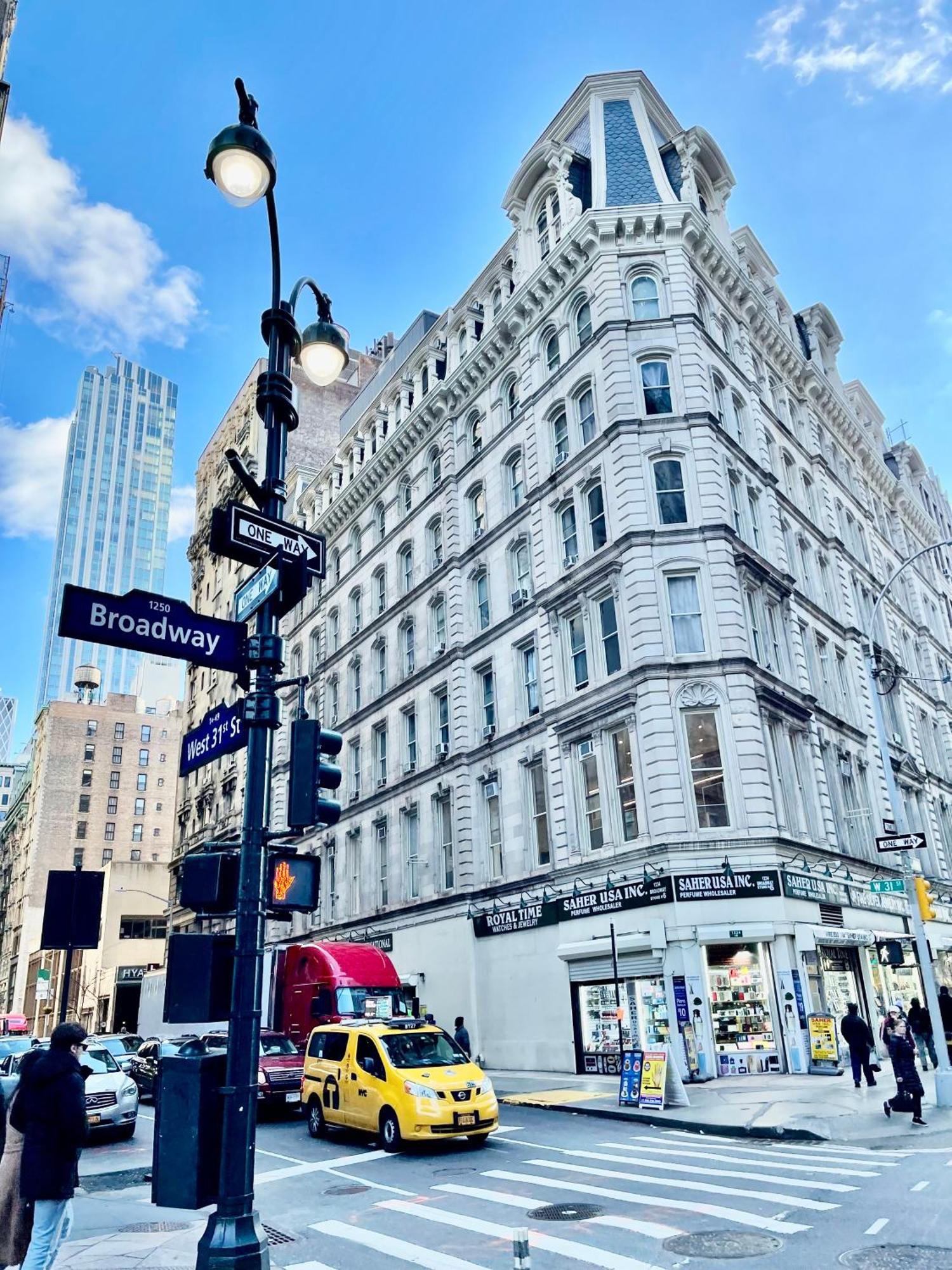 Nest Herald Square #8 Appartement *