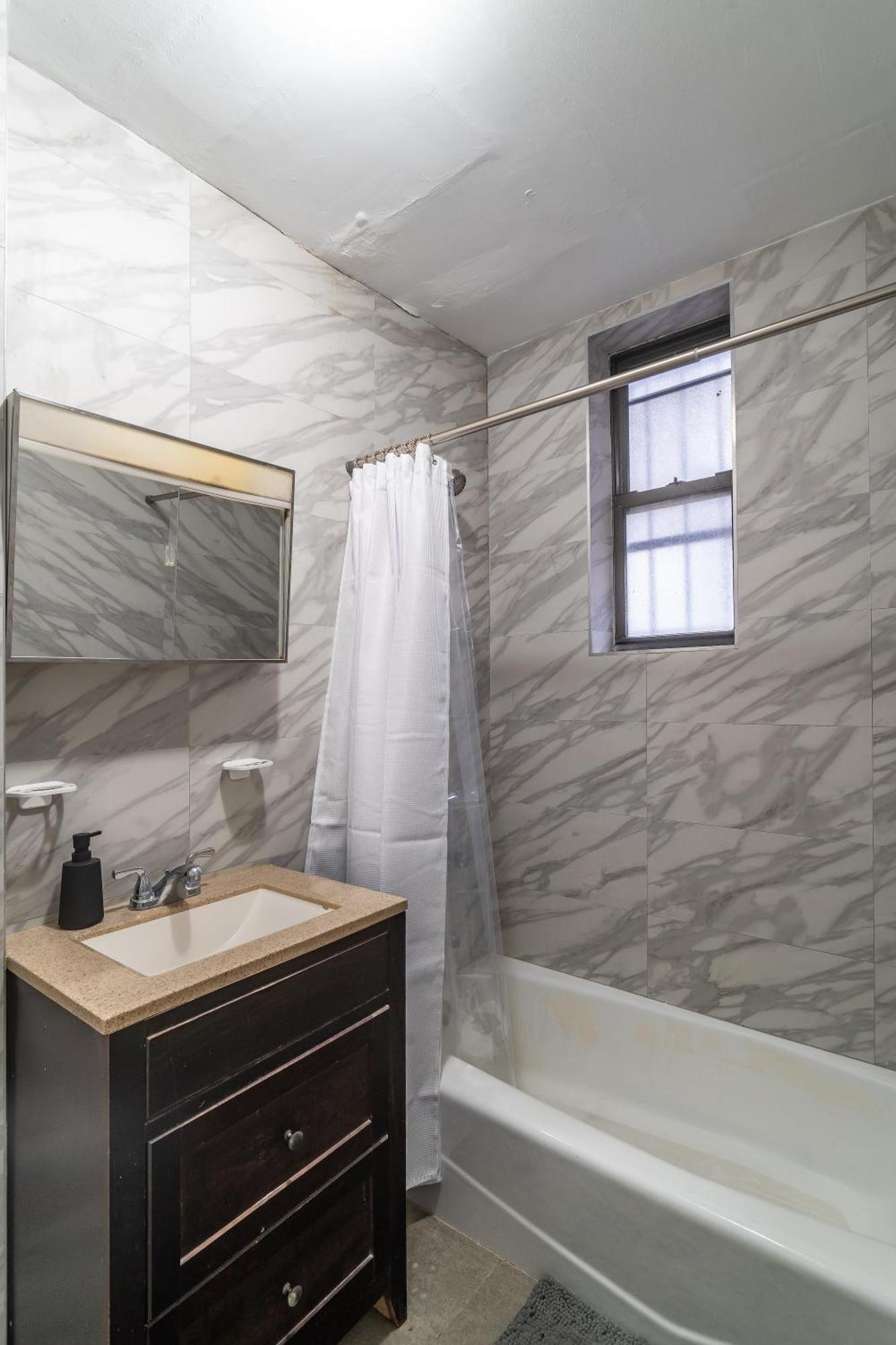 Apartamento Unbeatable Location! 3bd 1ba Near Nyc's Popular Attractions! *