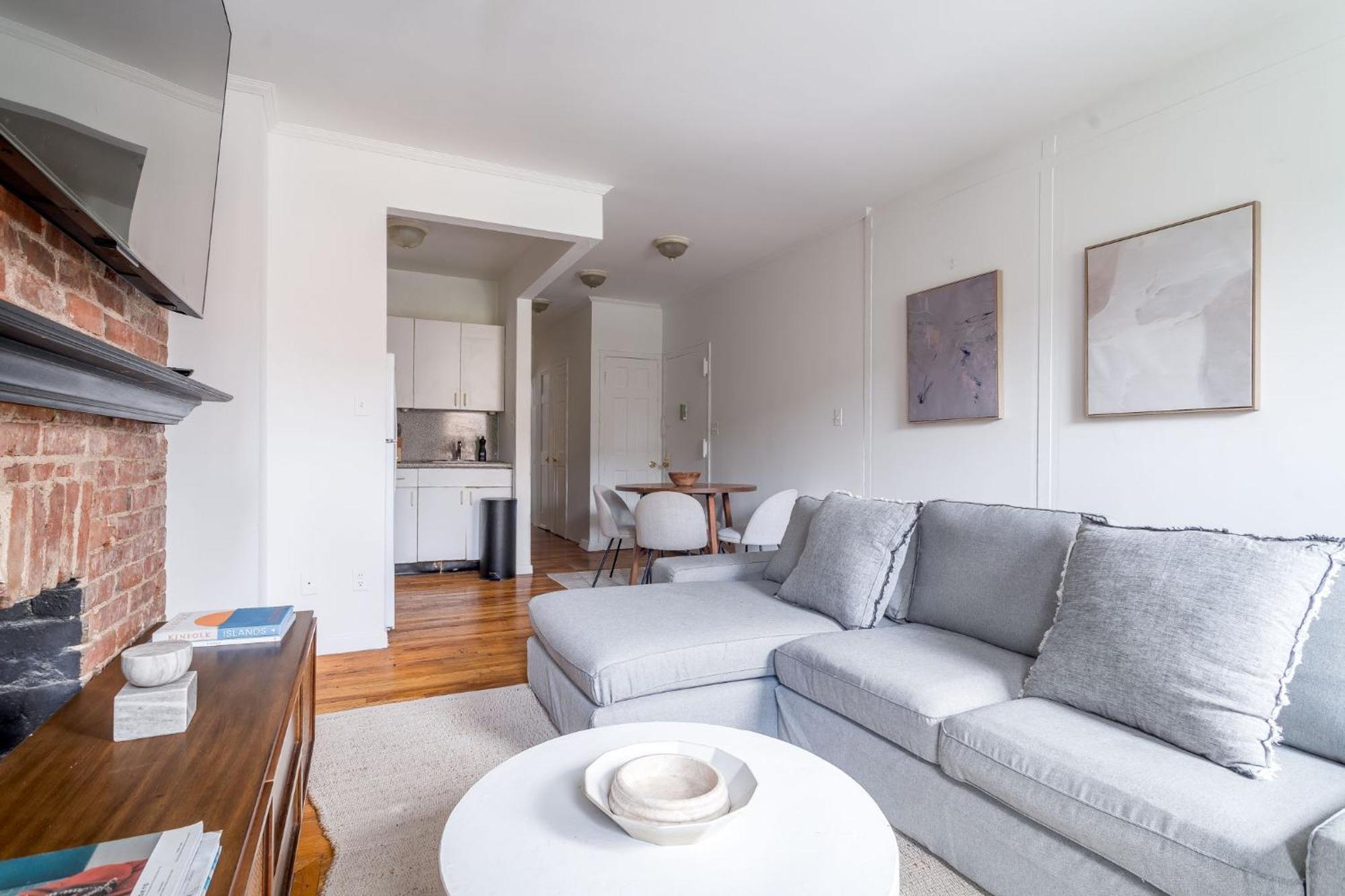 Wonderful 3bedroom 1bath Haven In Hells Kitchen Just Steps From Times Square Nueva York