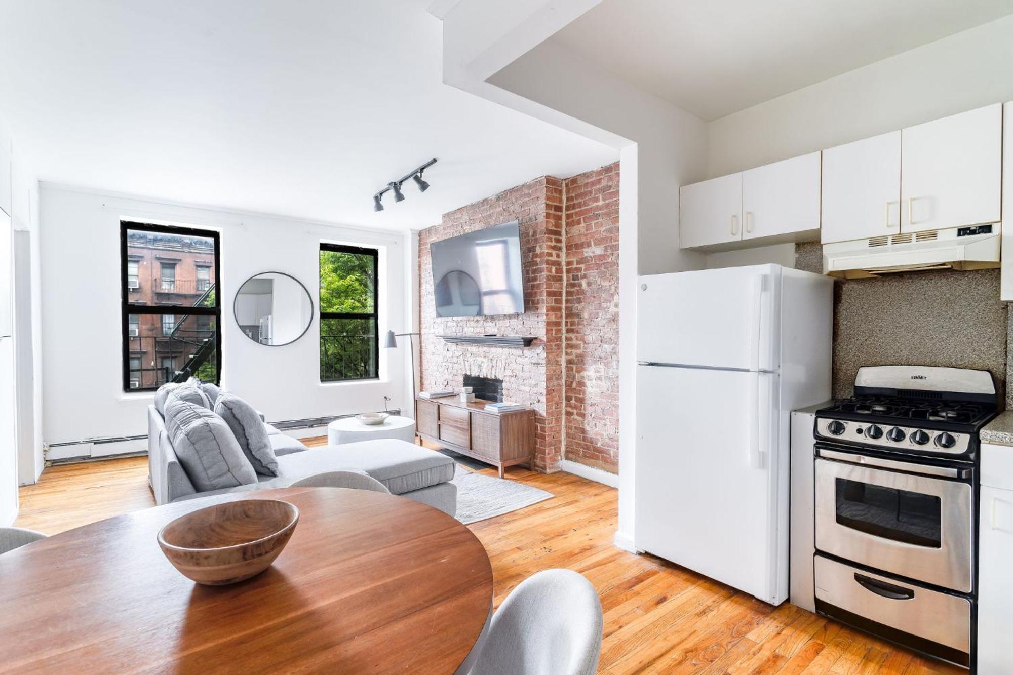 Wonderful 3bedroom 1bath Haven In Hells Kitchen Just Steps From Times Square * Nueva York