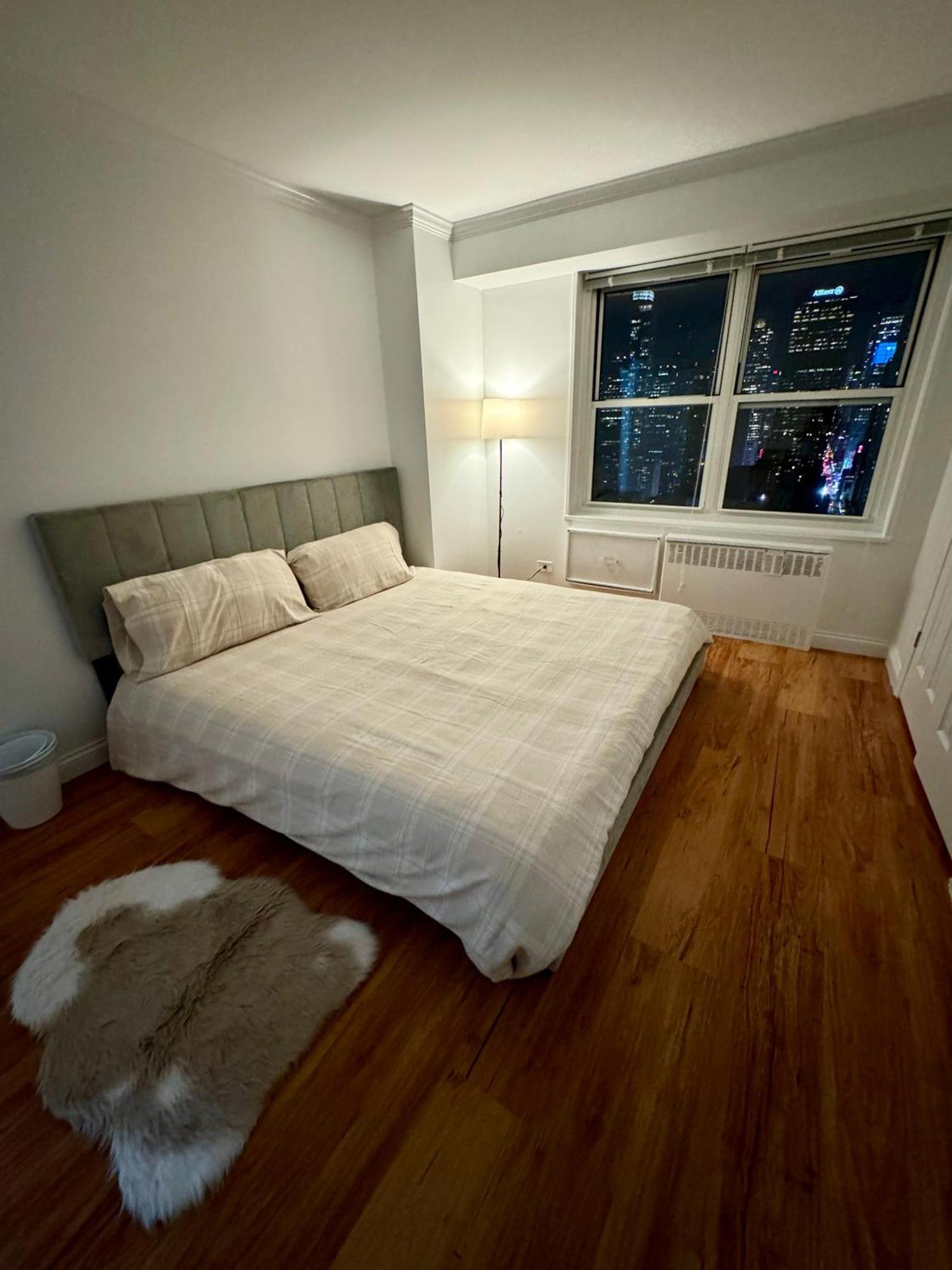Midtown High Floor Fantastic Panoramic View Corner 2 Bedroom Appartement *