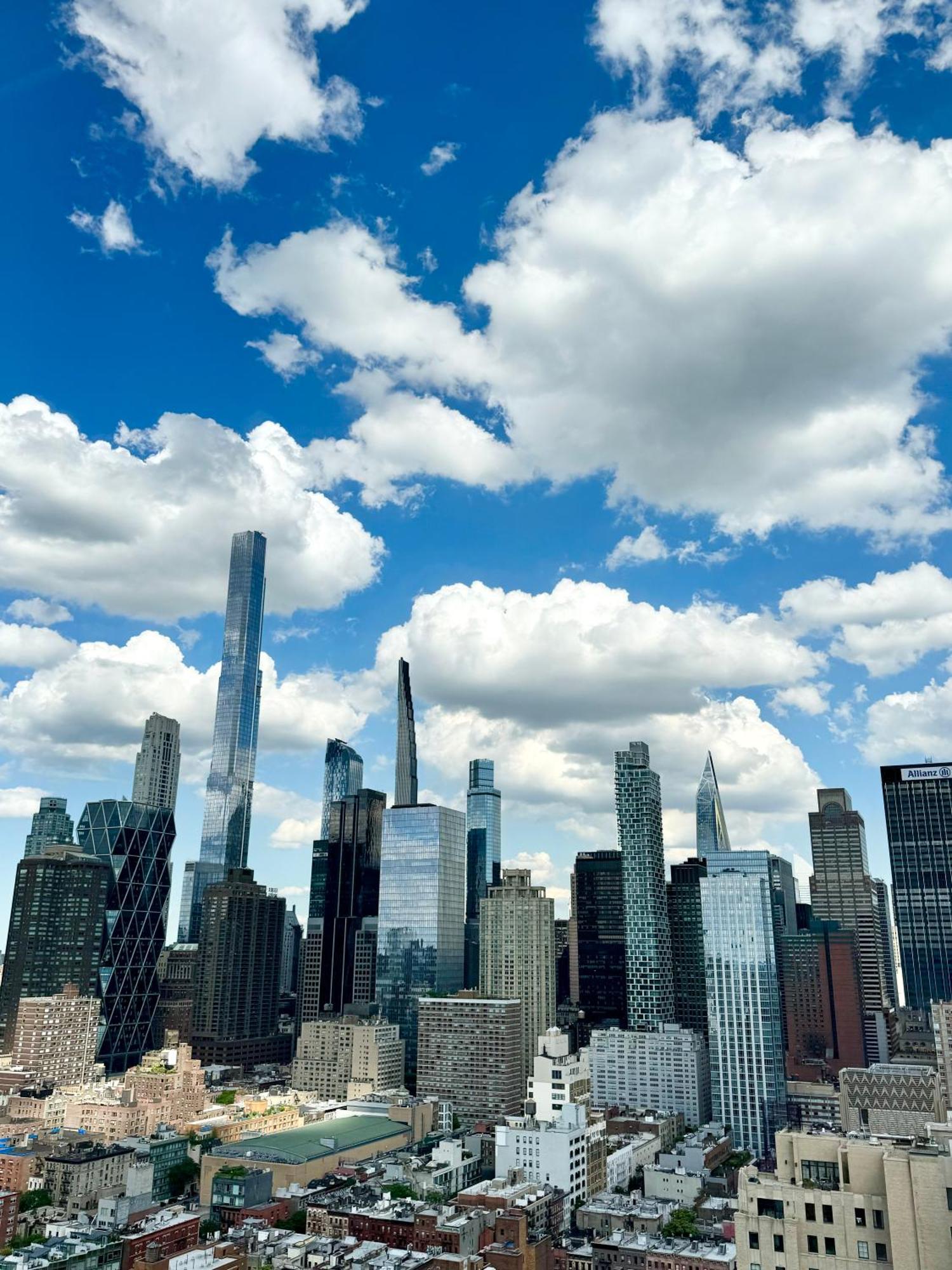 Midtown High Floor Fantastic Panoramic View Corner 2 Bedroom *