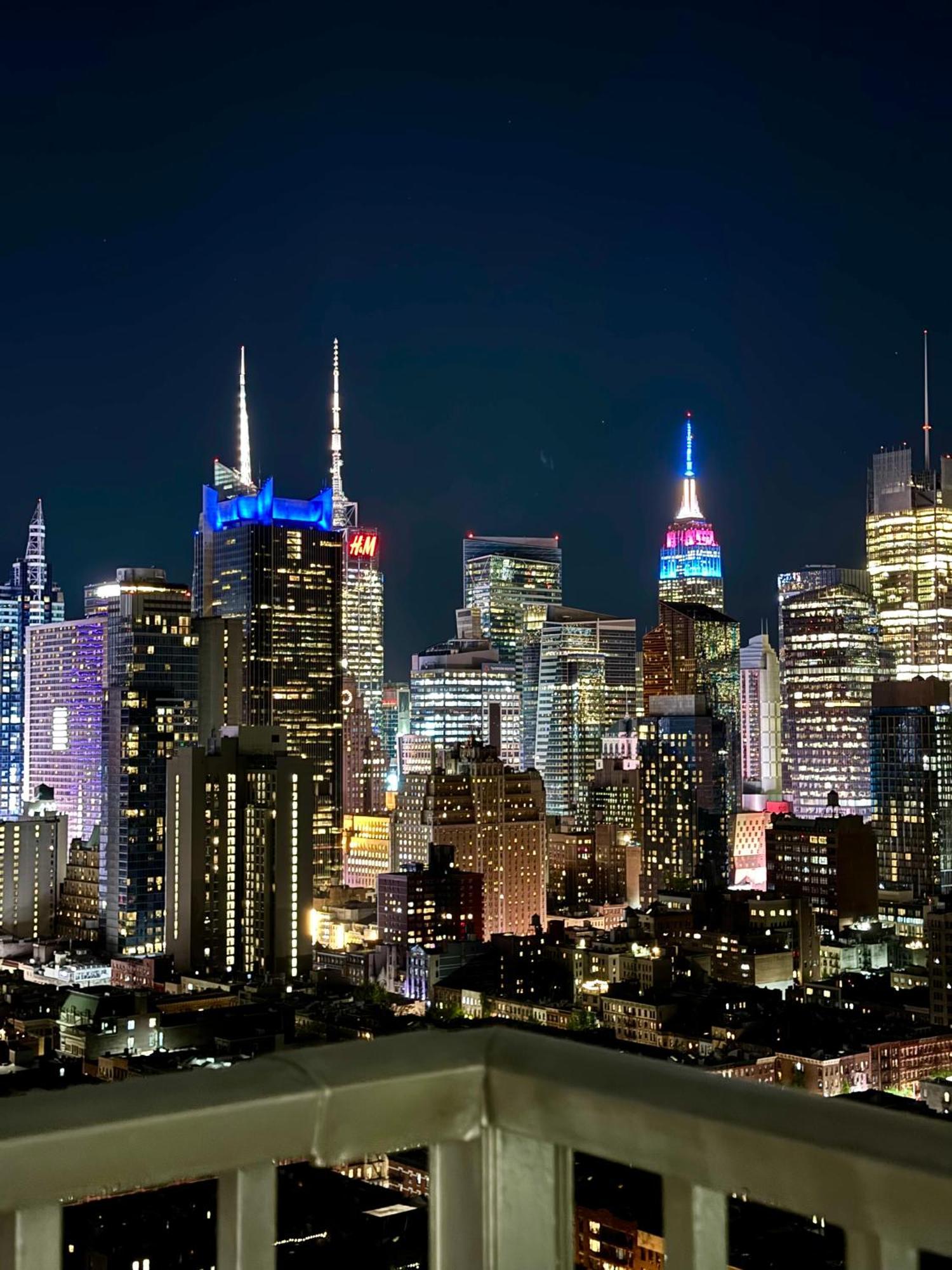 Midtown High Floor Fantastic Panoramic View Corner 2 Bedroom Appartement New York