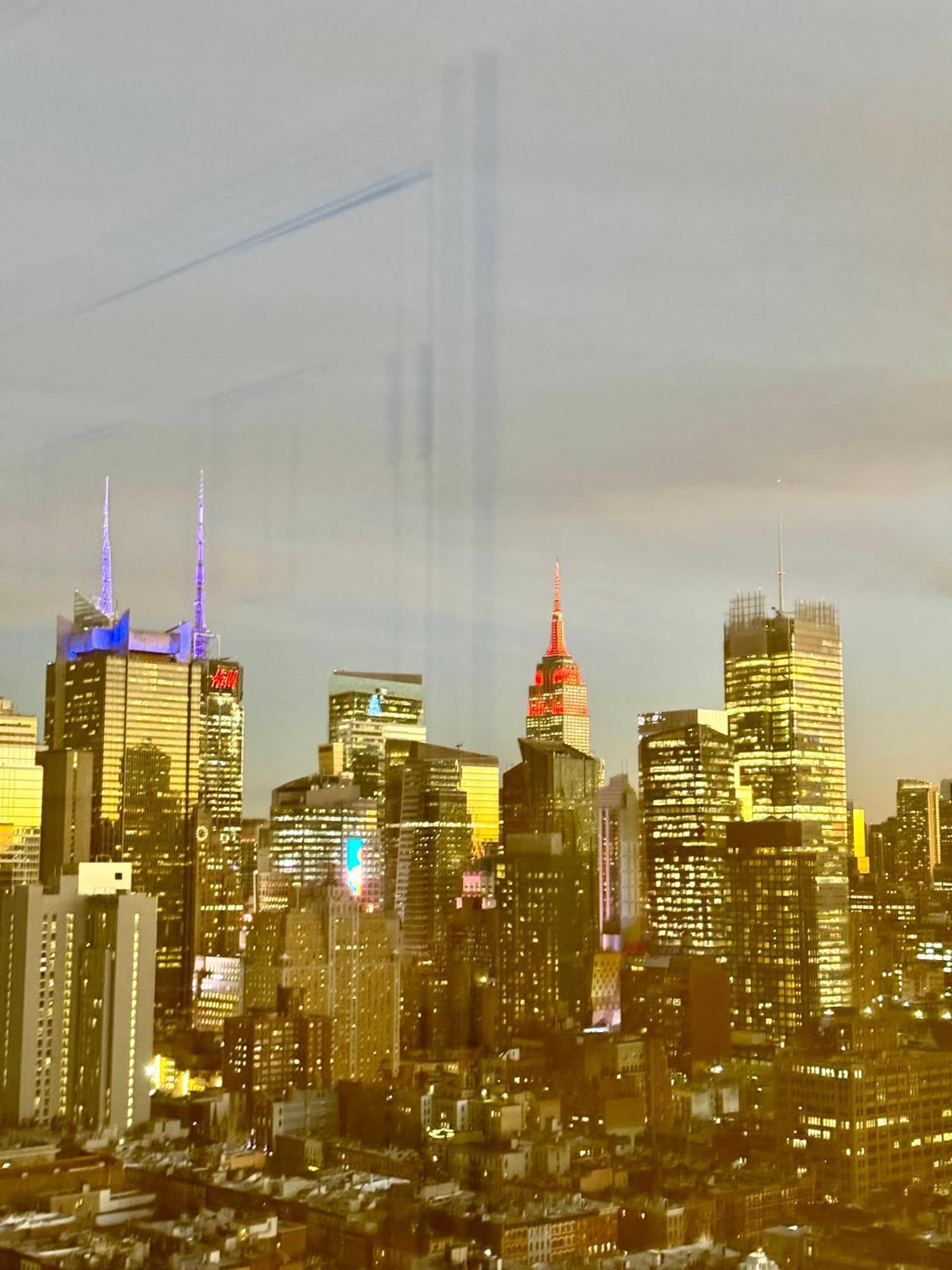 Midtown High Floor Fantastic Panoramic View Corner 2 Bedroom Appartement New York