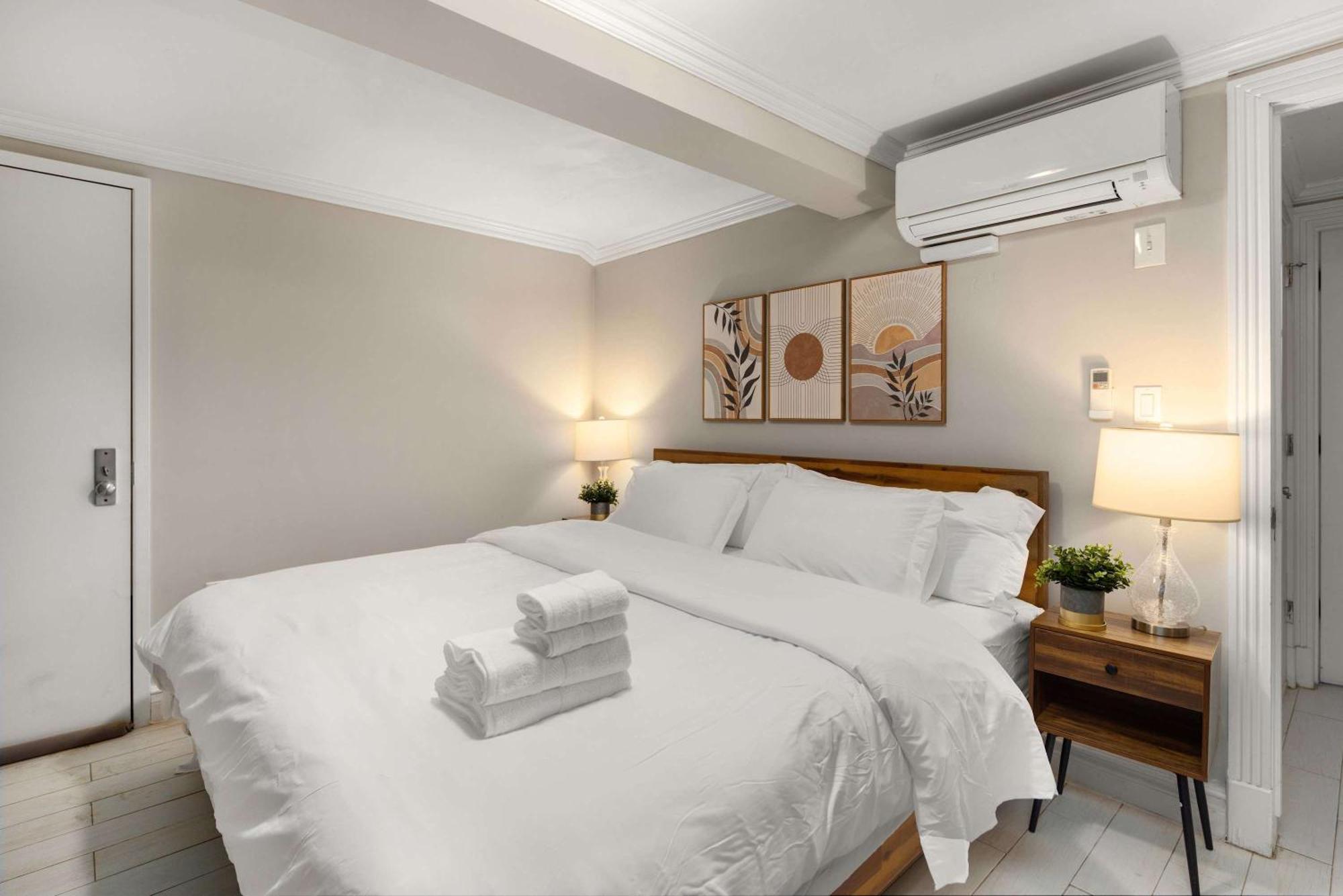 Sophisticated In Vibrant Manhattan Appartamento
