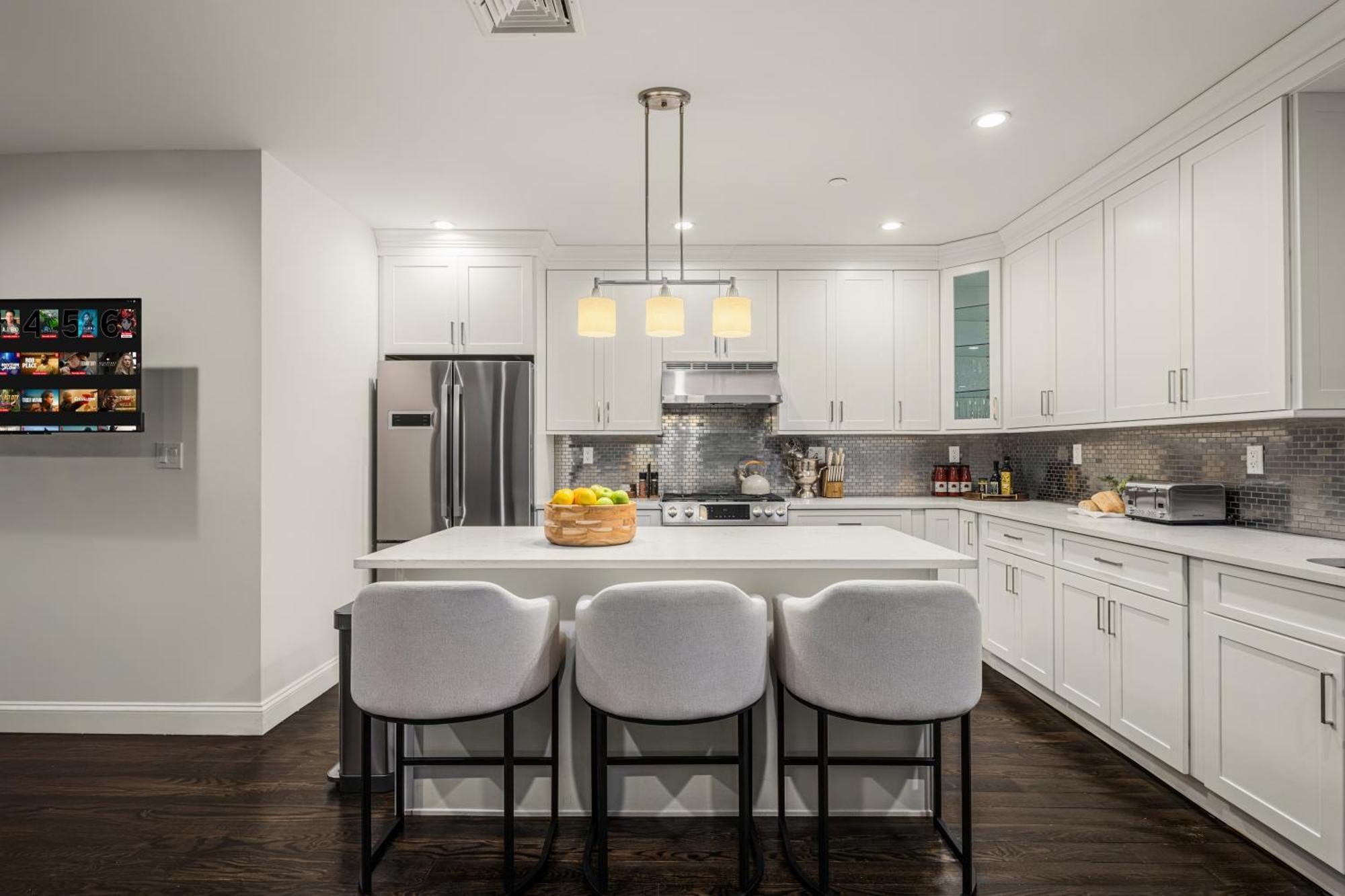 Stylish 3br Designer In Harlem With Parking